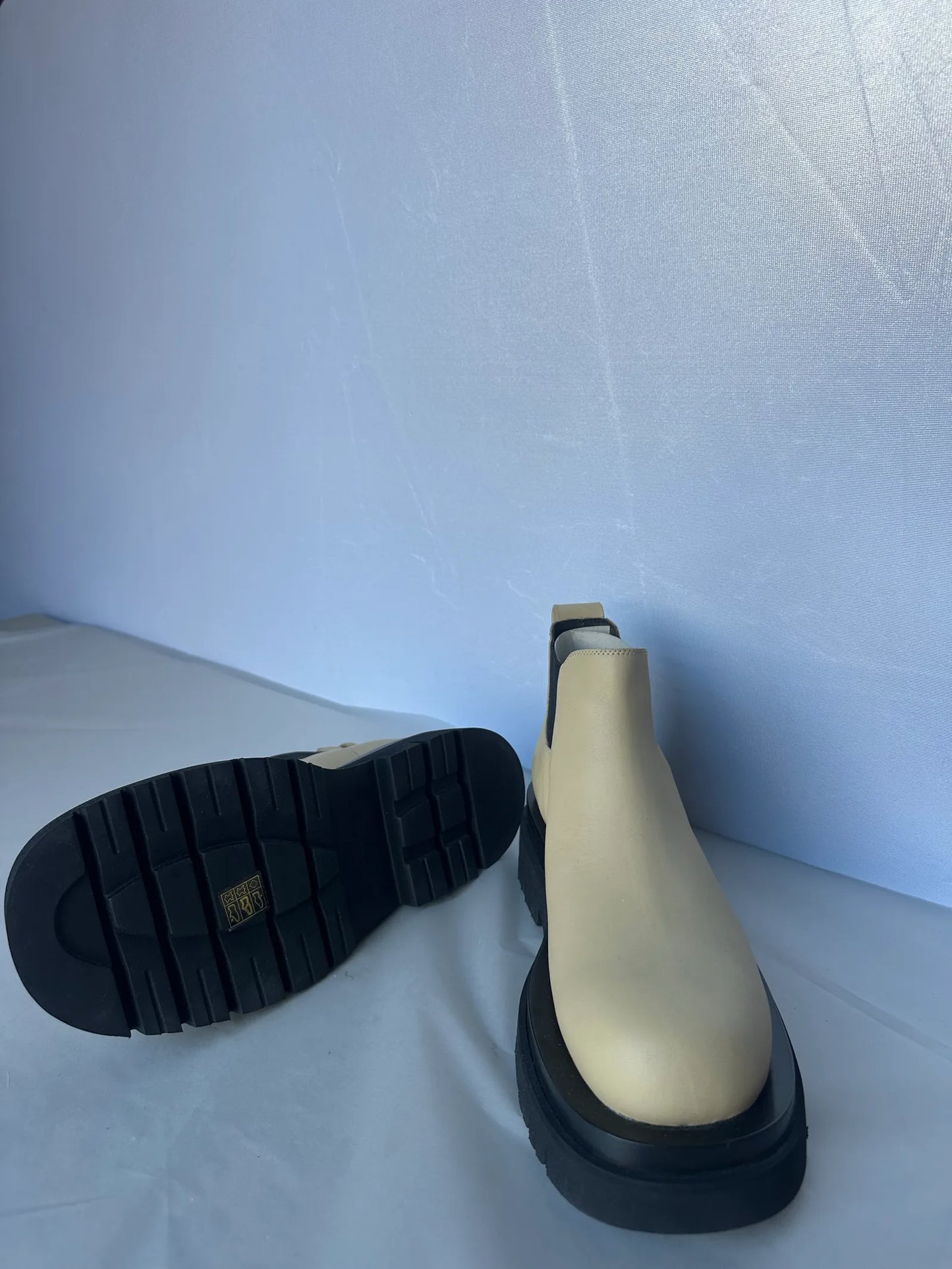 Bottega Veneta-skinnboots NWOT