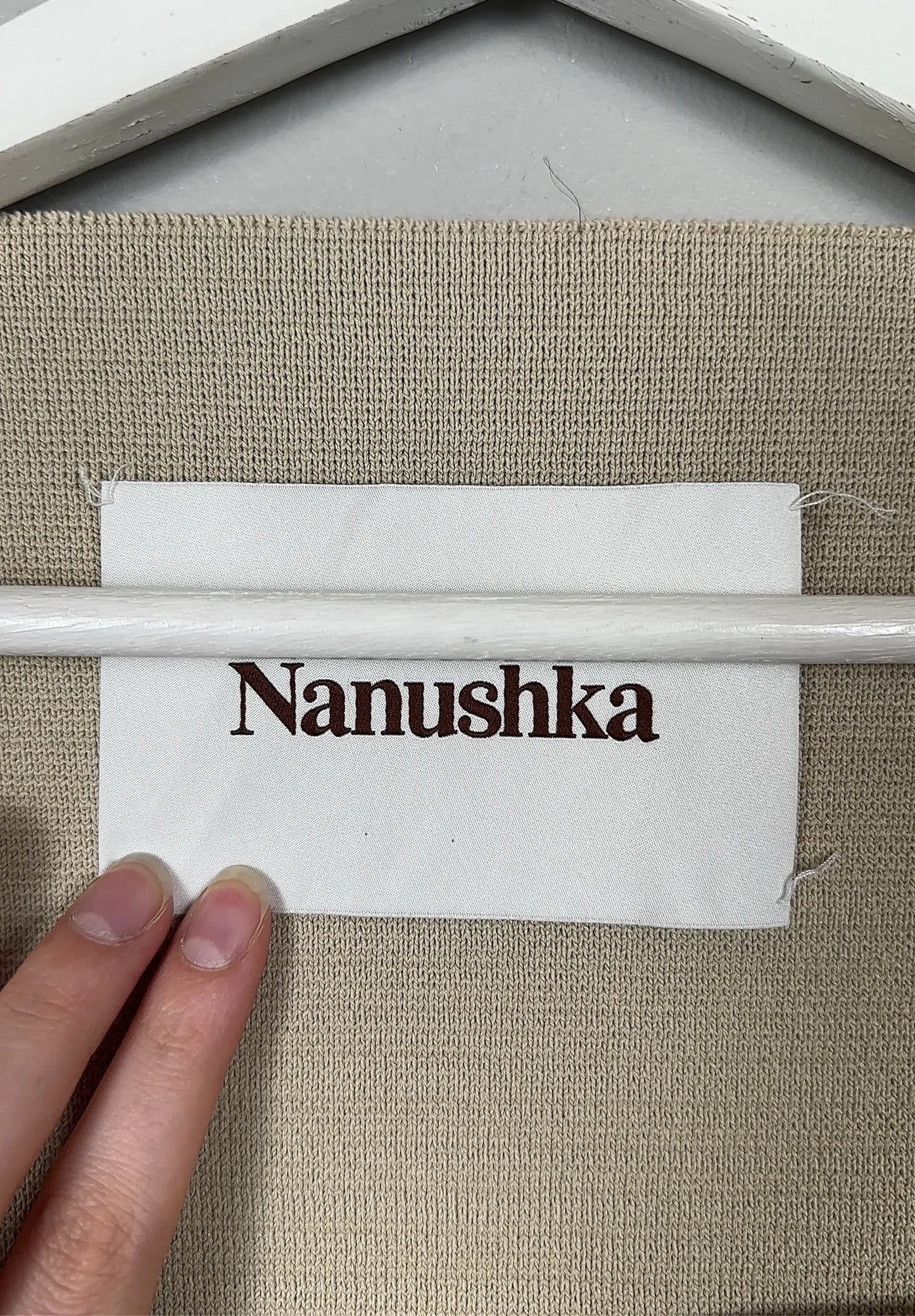 Nanushka-klänning