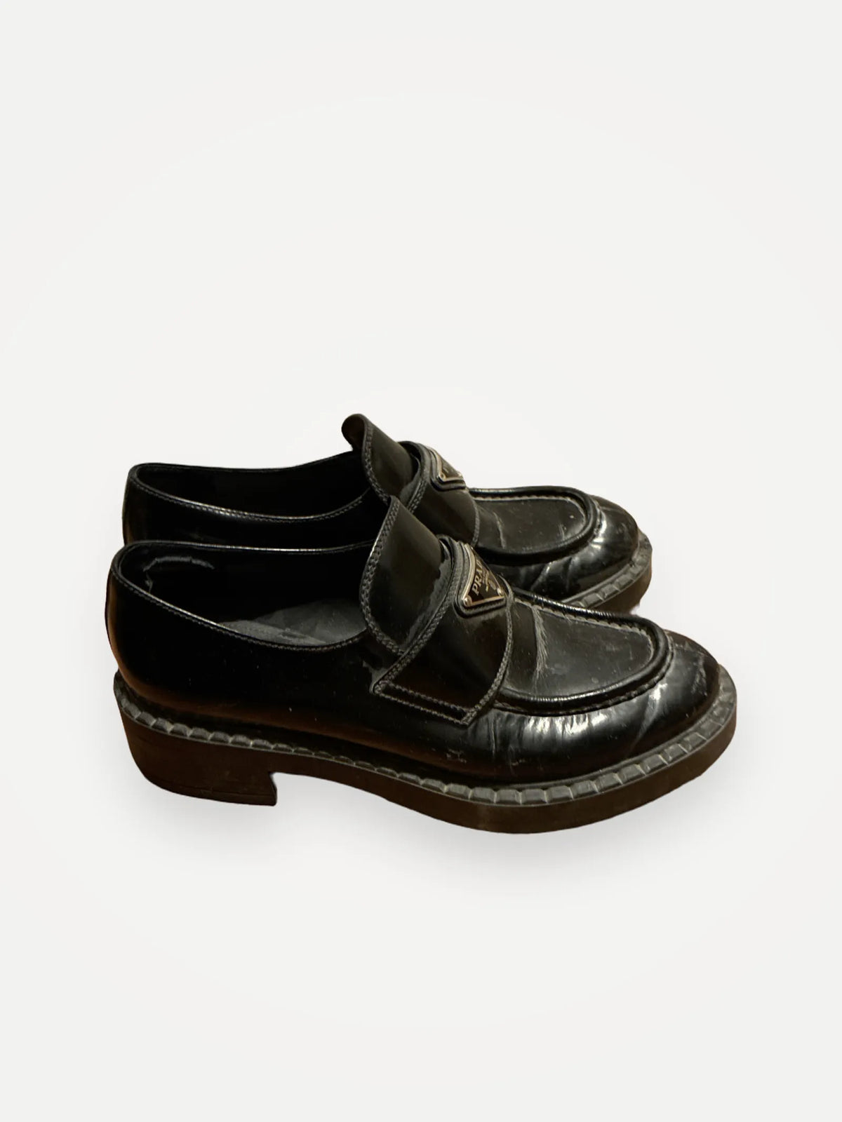 Prada-skinnloafers
