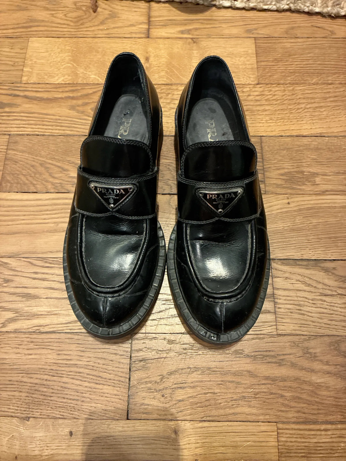 Prada-skinnloafers
