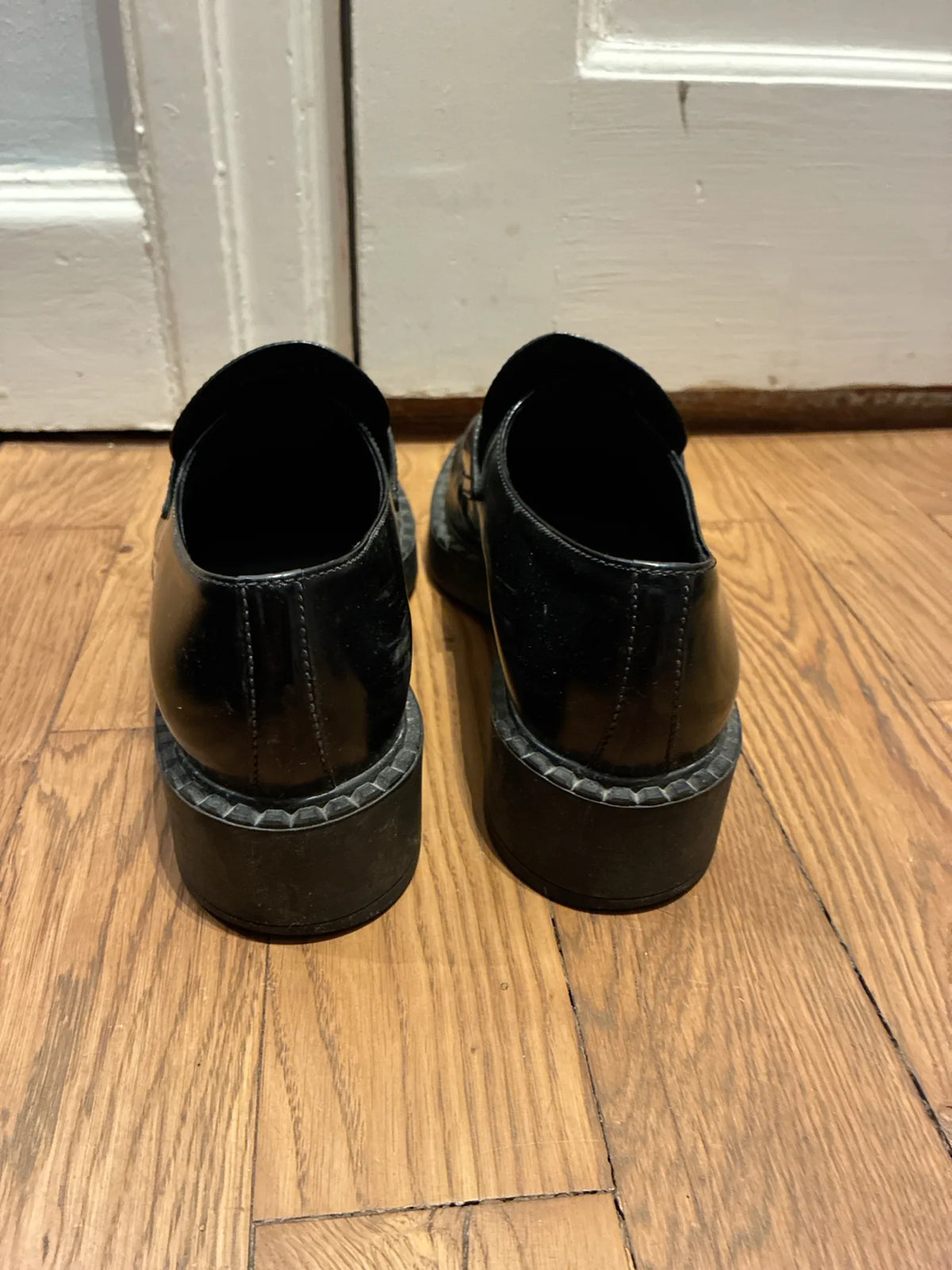 Prada-skinnloafers