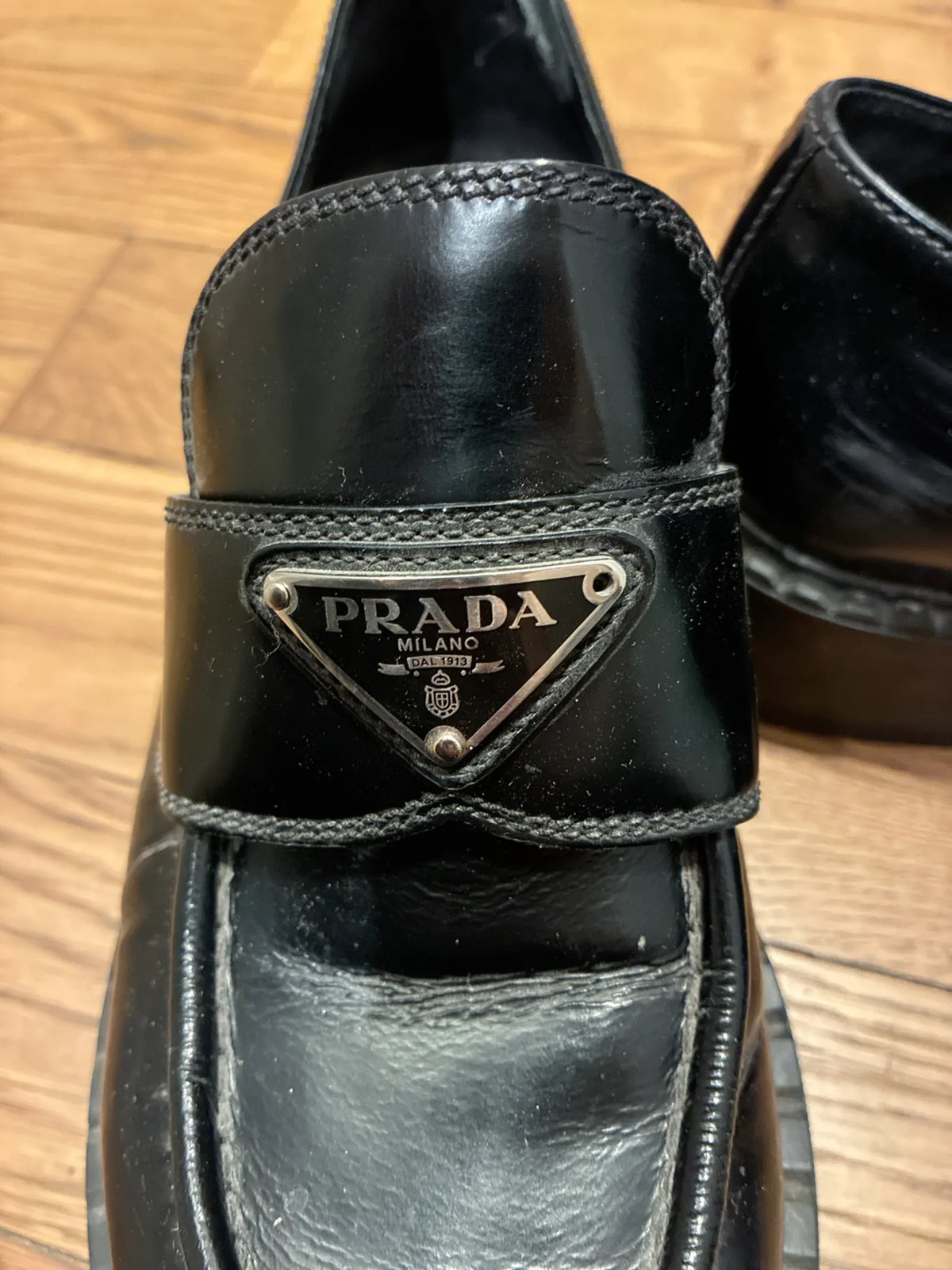 Prada-skinnloafers