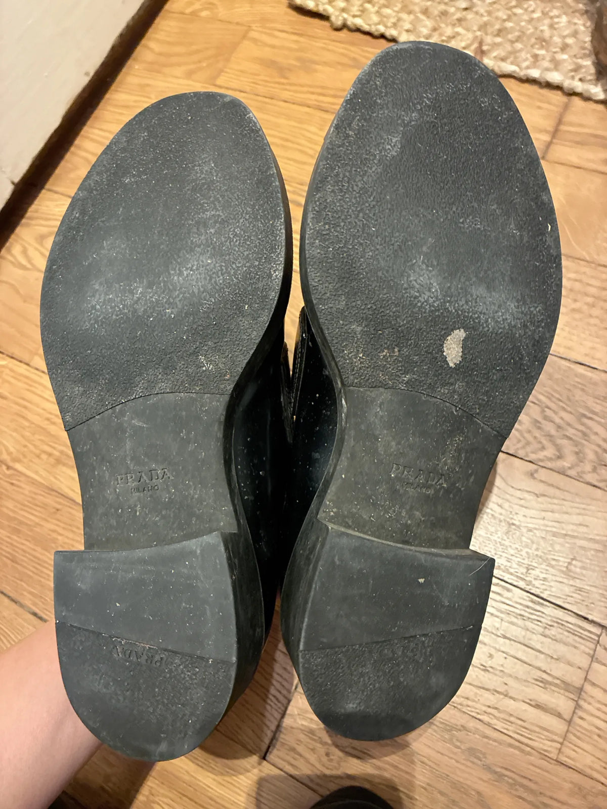 Prada-skinnloafers