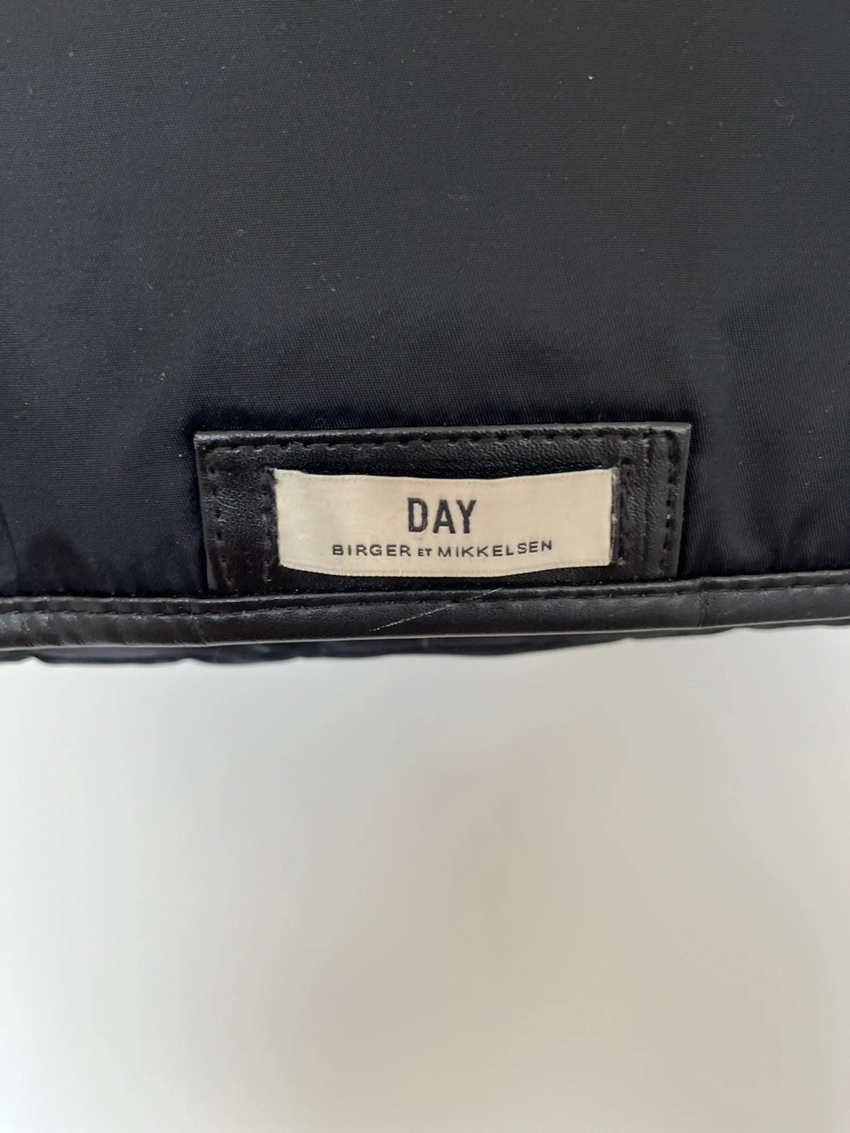 DAY Birger & Mikkelsen-axelremsväska