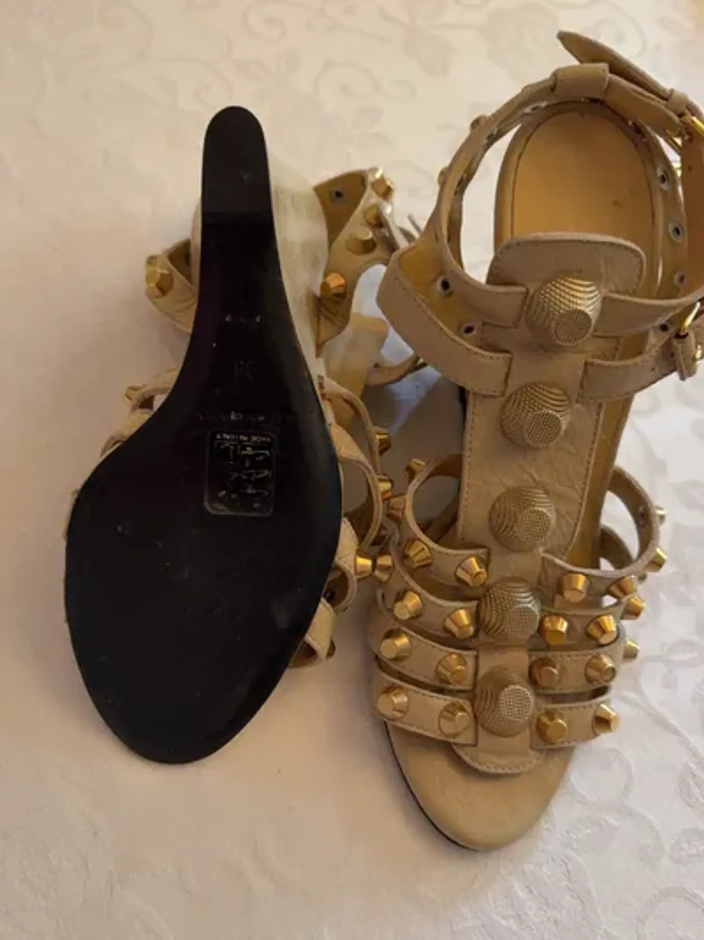Balenciaga Arena Studded Gladiator Wedge-skinnsandaler NWOT