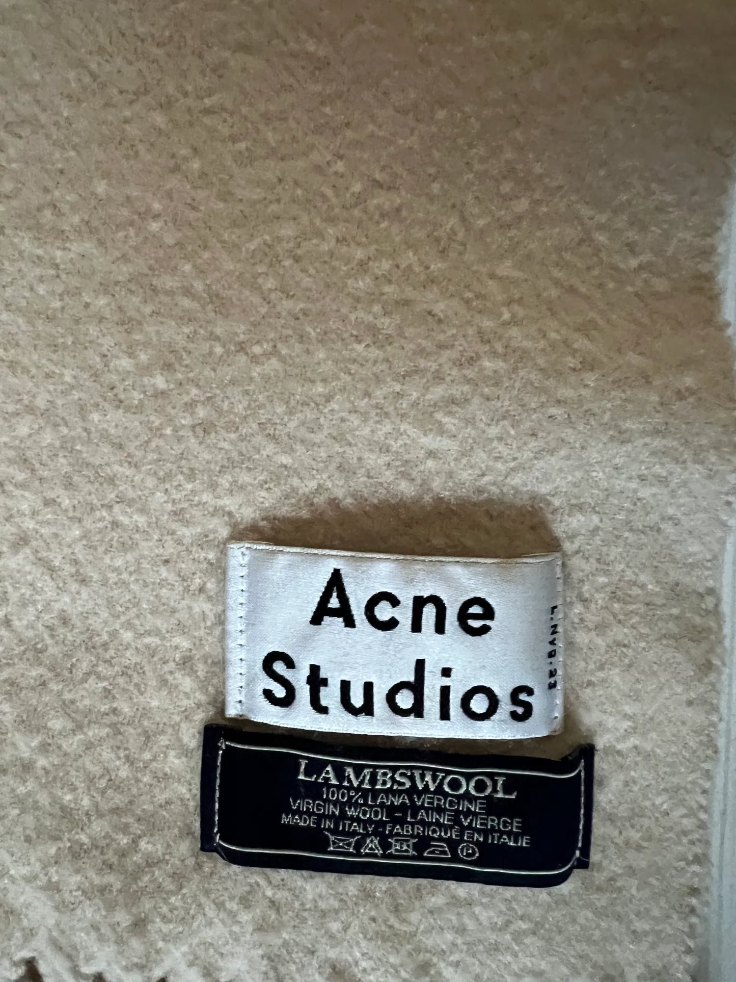 Acne Studios-ullhalsduk