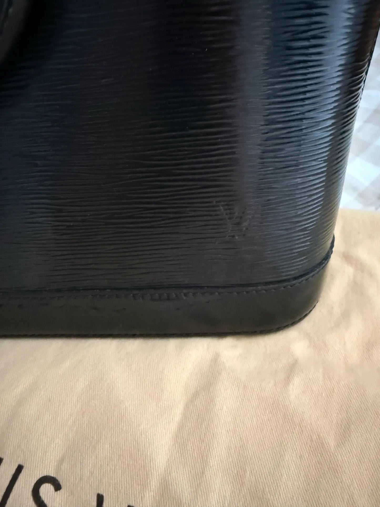 Louis Vuitton Alma Epi-skinnhandväska
