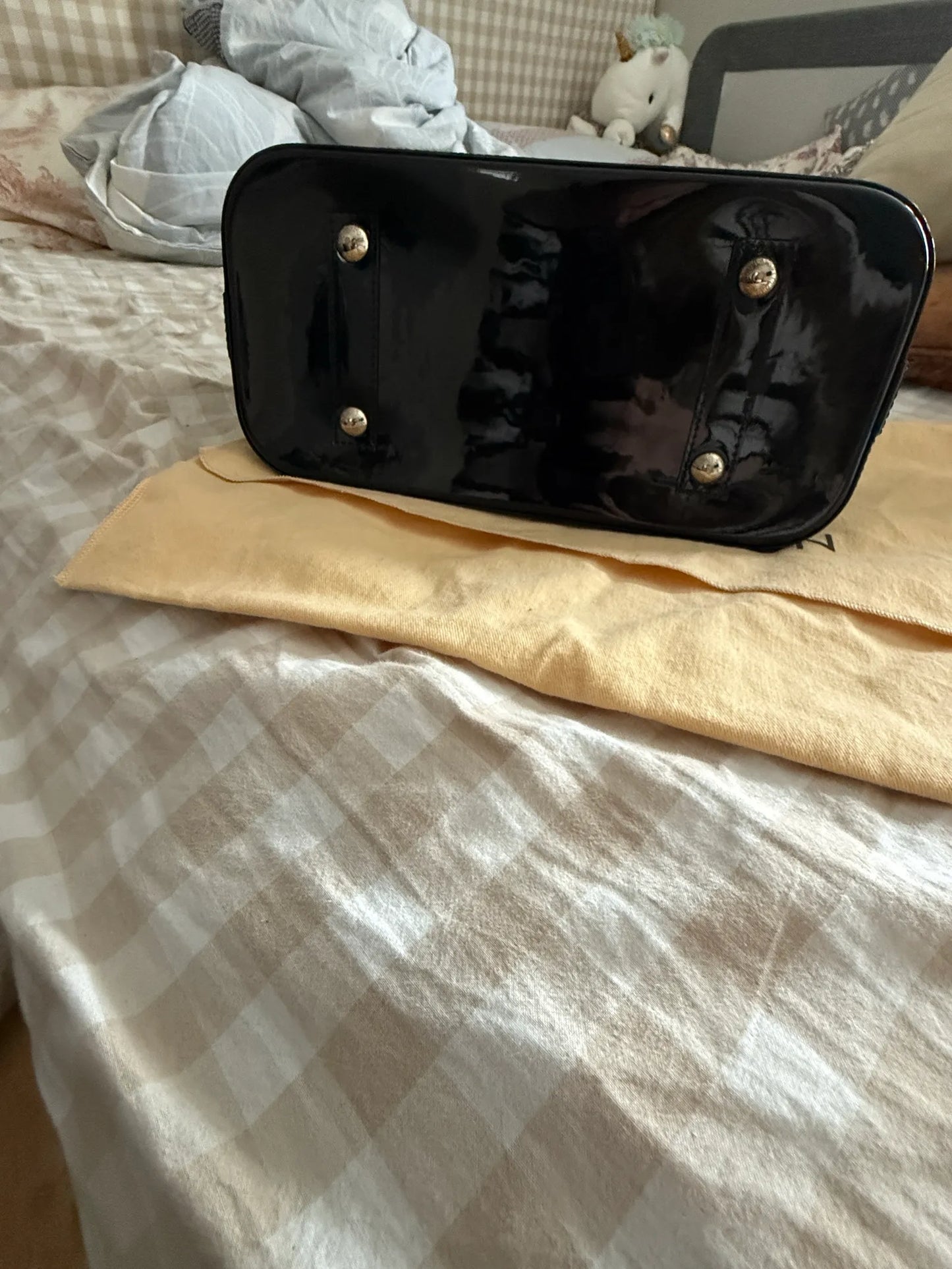 Louis Vuitton Alma Epi-skinnhandväska