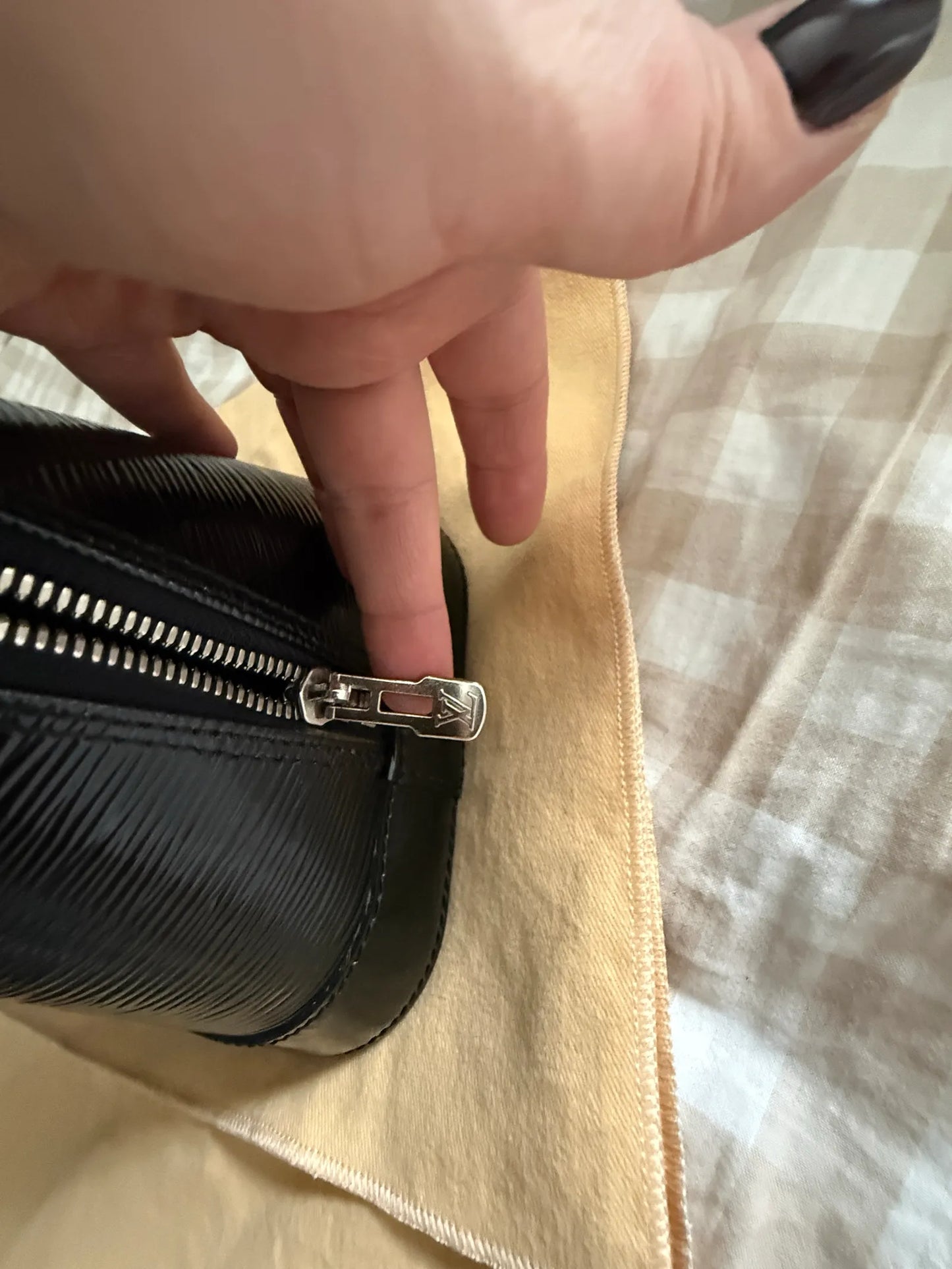 Louis Vuitton Alma Epi-skinnhandväska