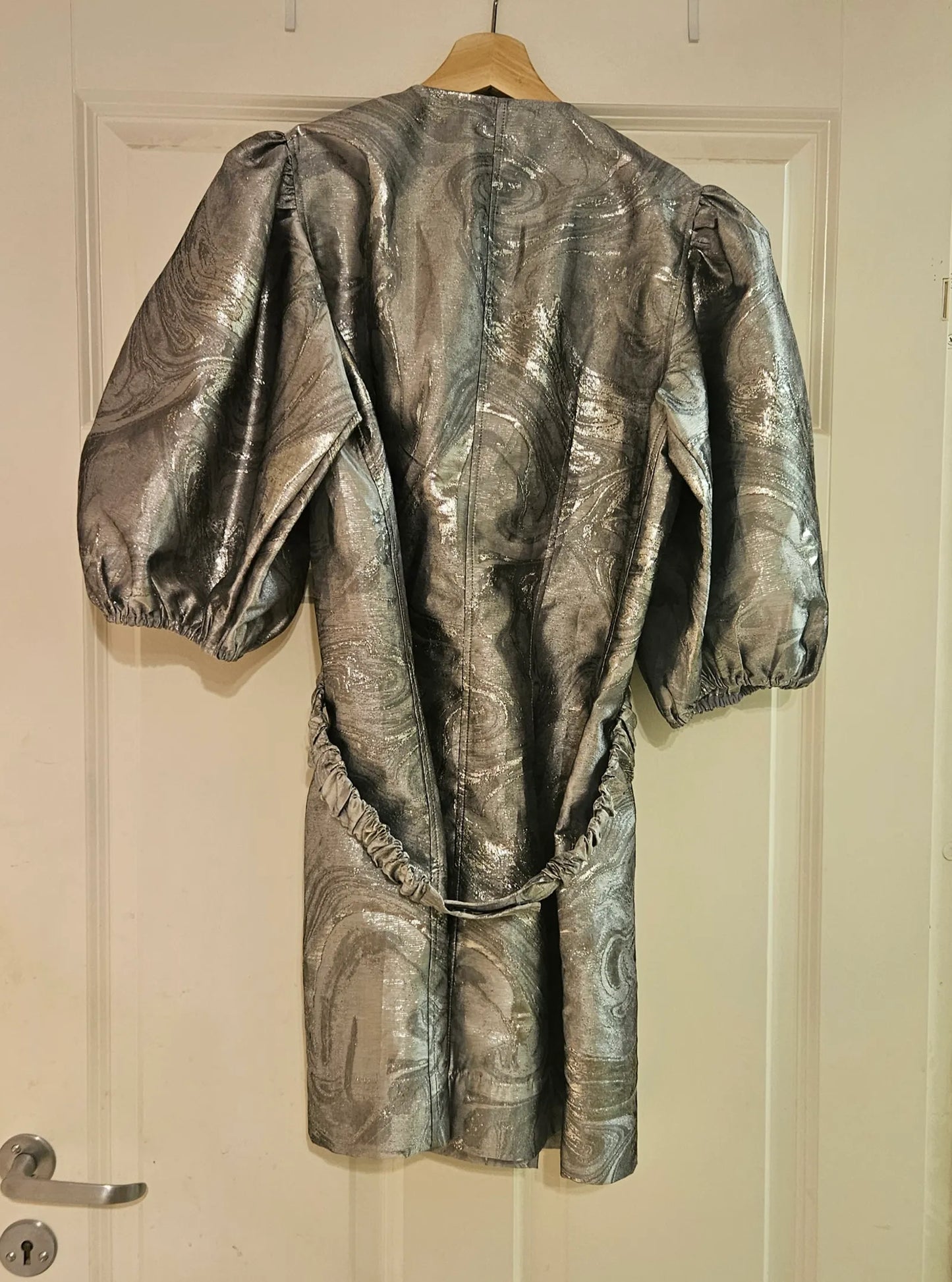 Ganni Wrap Shiny Jaquard, Sharkskin-klänning