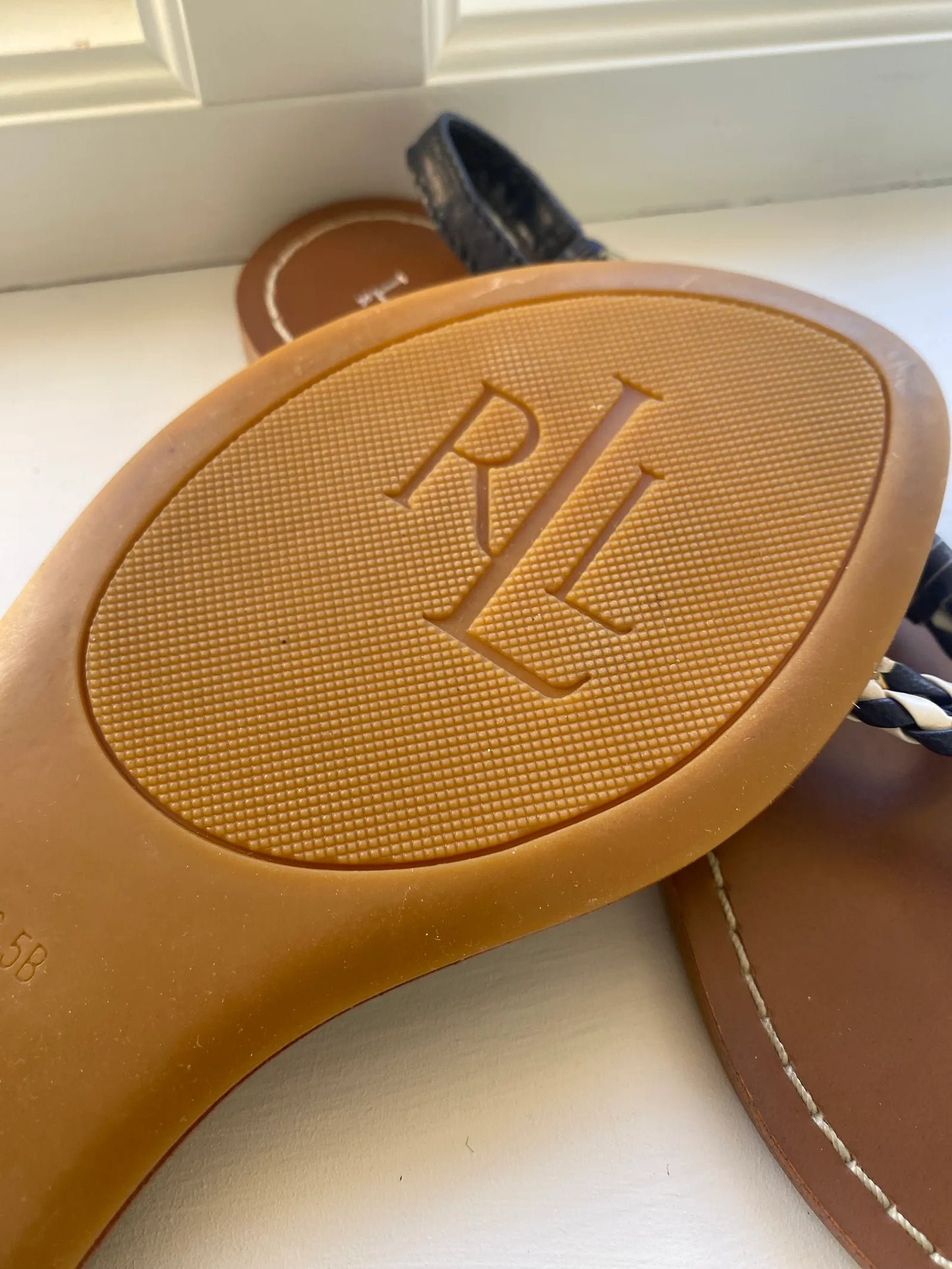 Ralph Lauren-skinnsandaler
