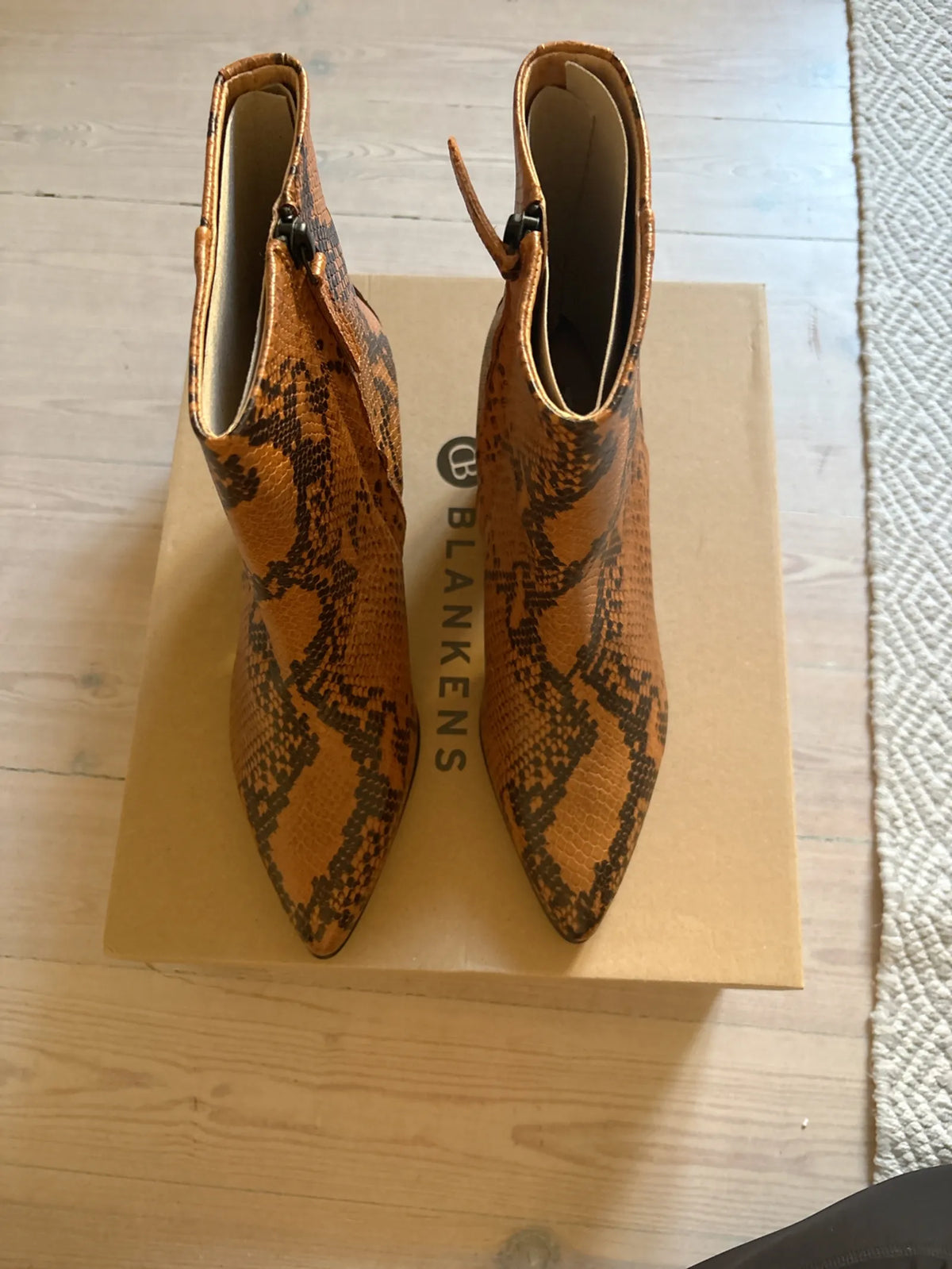 Blankens The Riverside Serpent-skinnboots NWOT