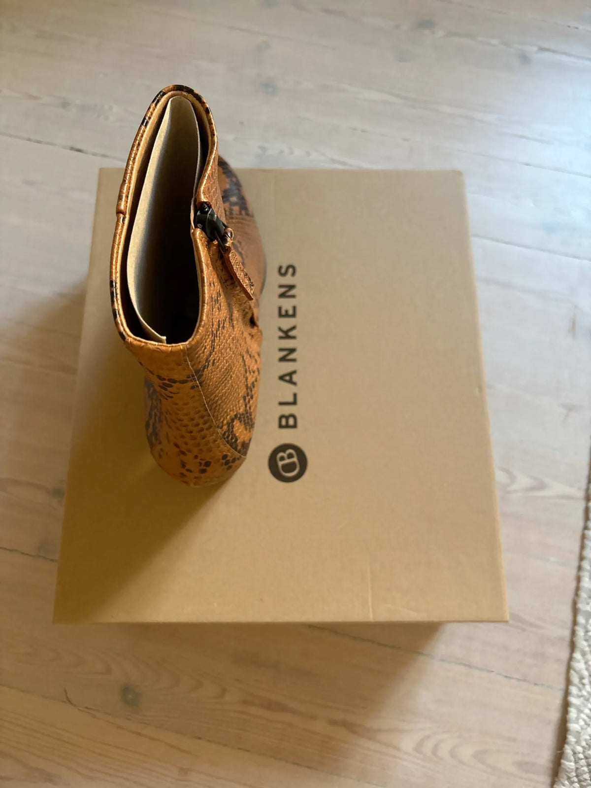 Blankens The Riverside Serpent-skinnboots NWOT