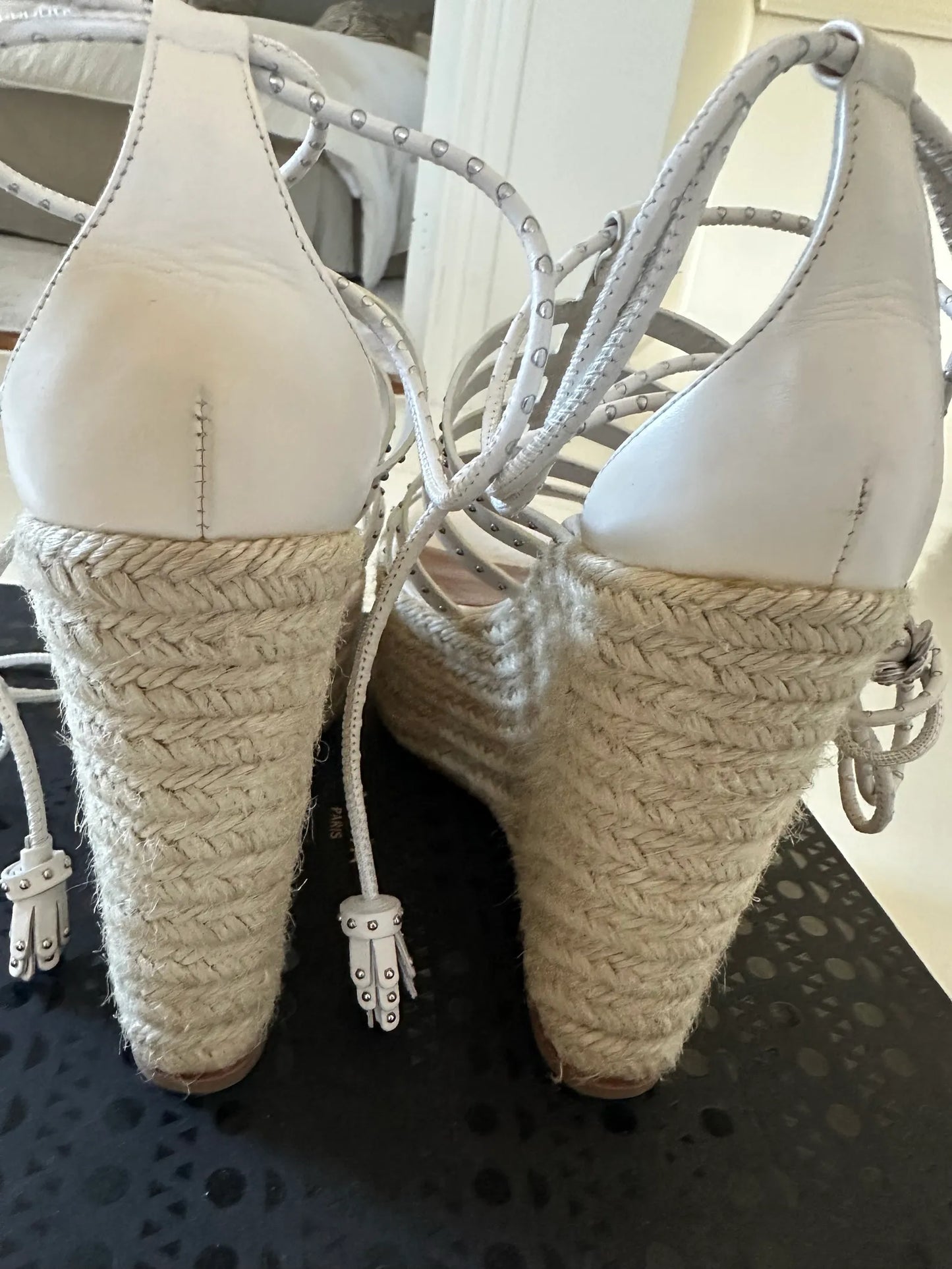 Alaïa Ladies Veau1 Bande Clou White Espadrille Wedge Heels Sandals