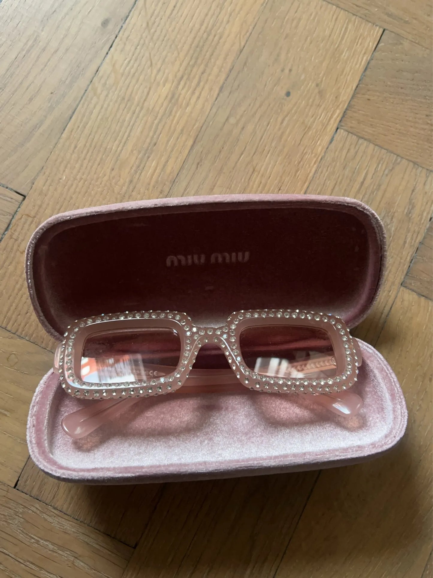 Miu Miu-solglasögon NWOT