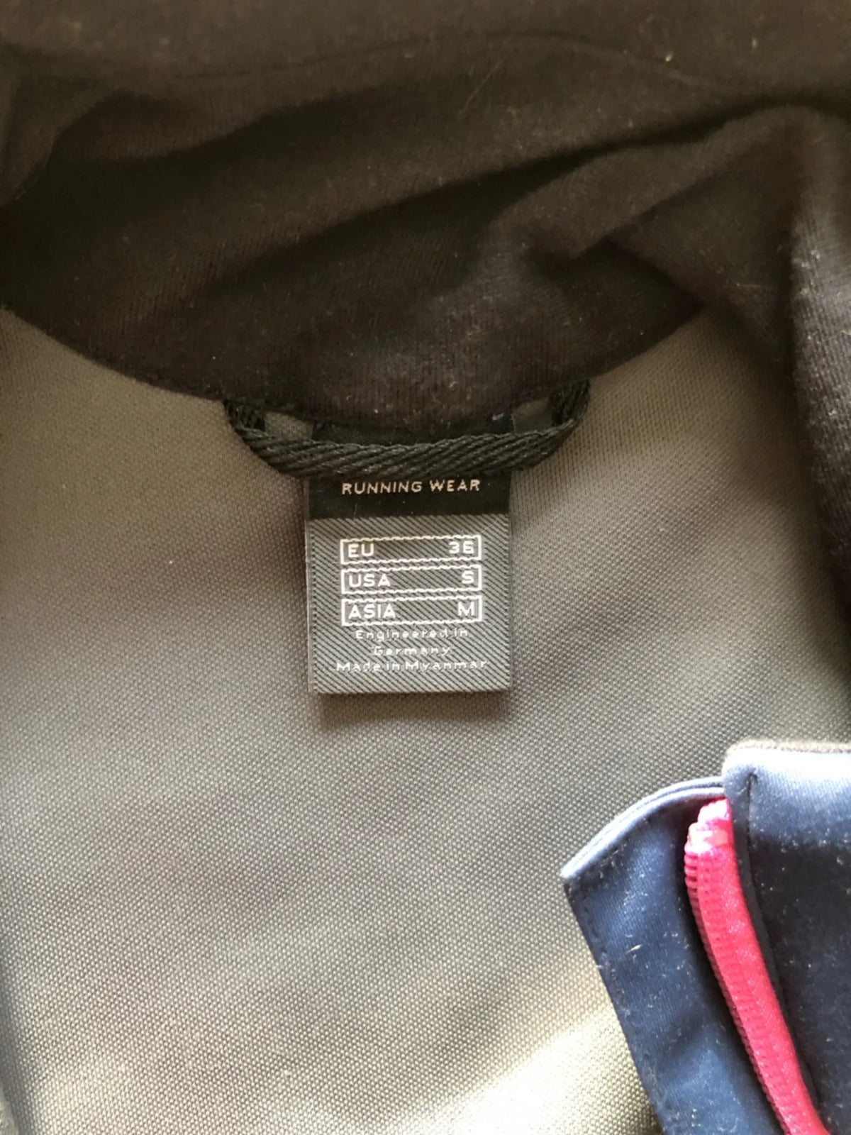 We Ar Running Windstop Jacket