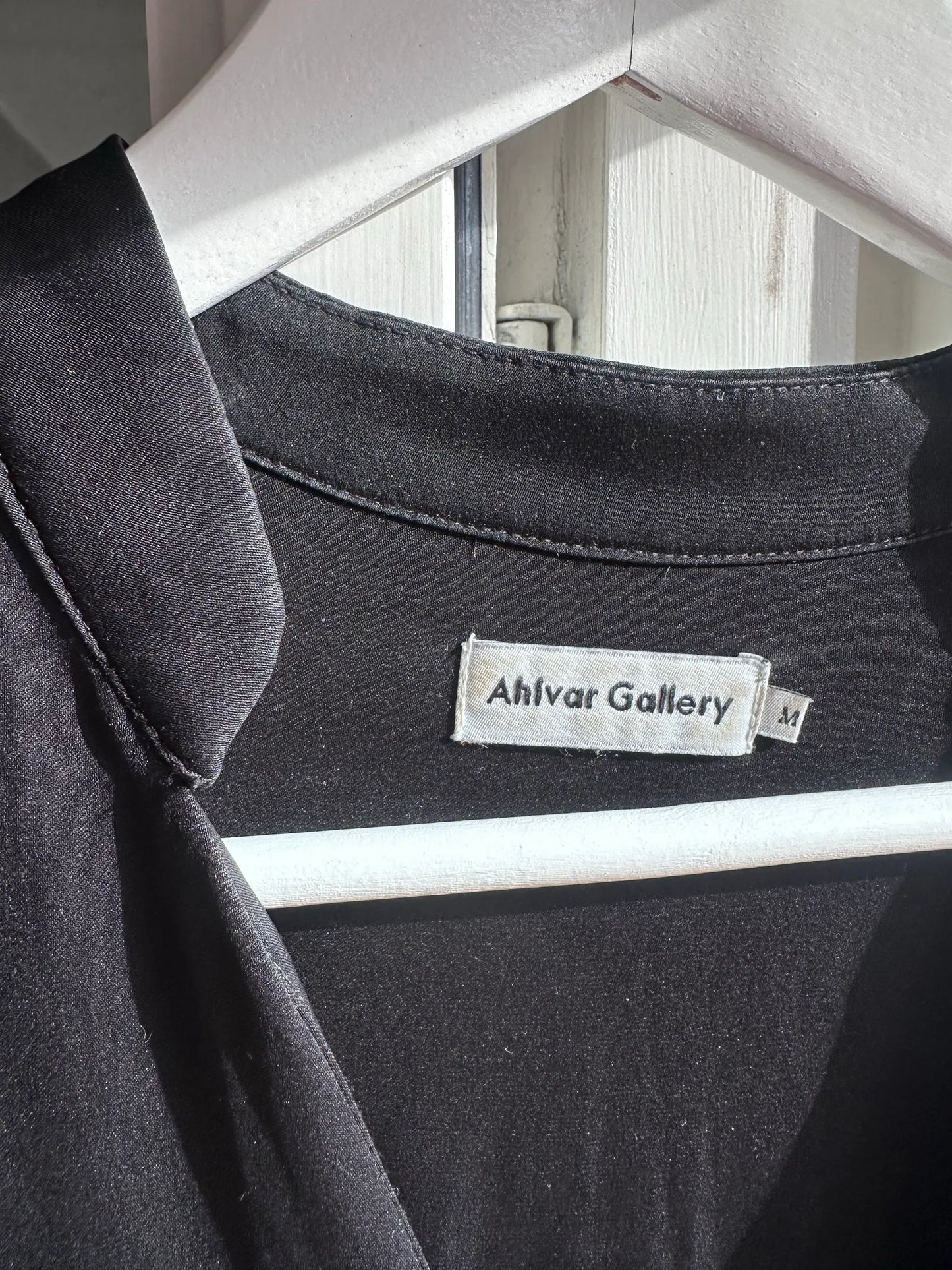 Ahlvar Gallery-sidenblus