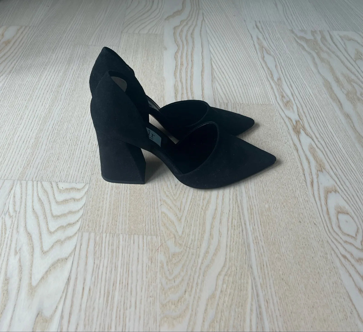 Apair Heels