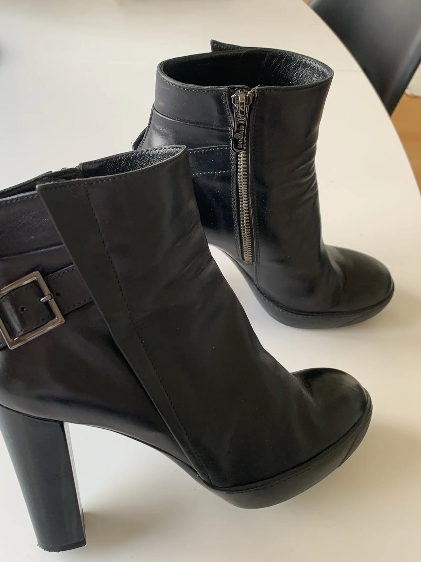 Hogan-skinnboots NWOT