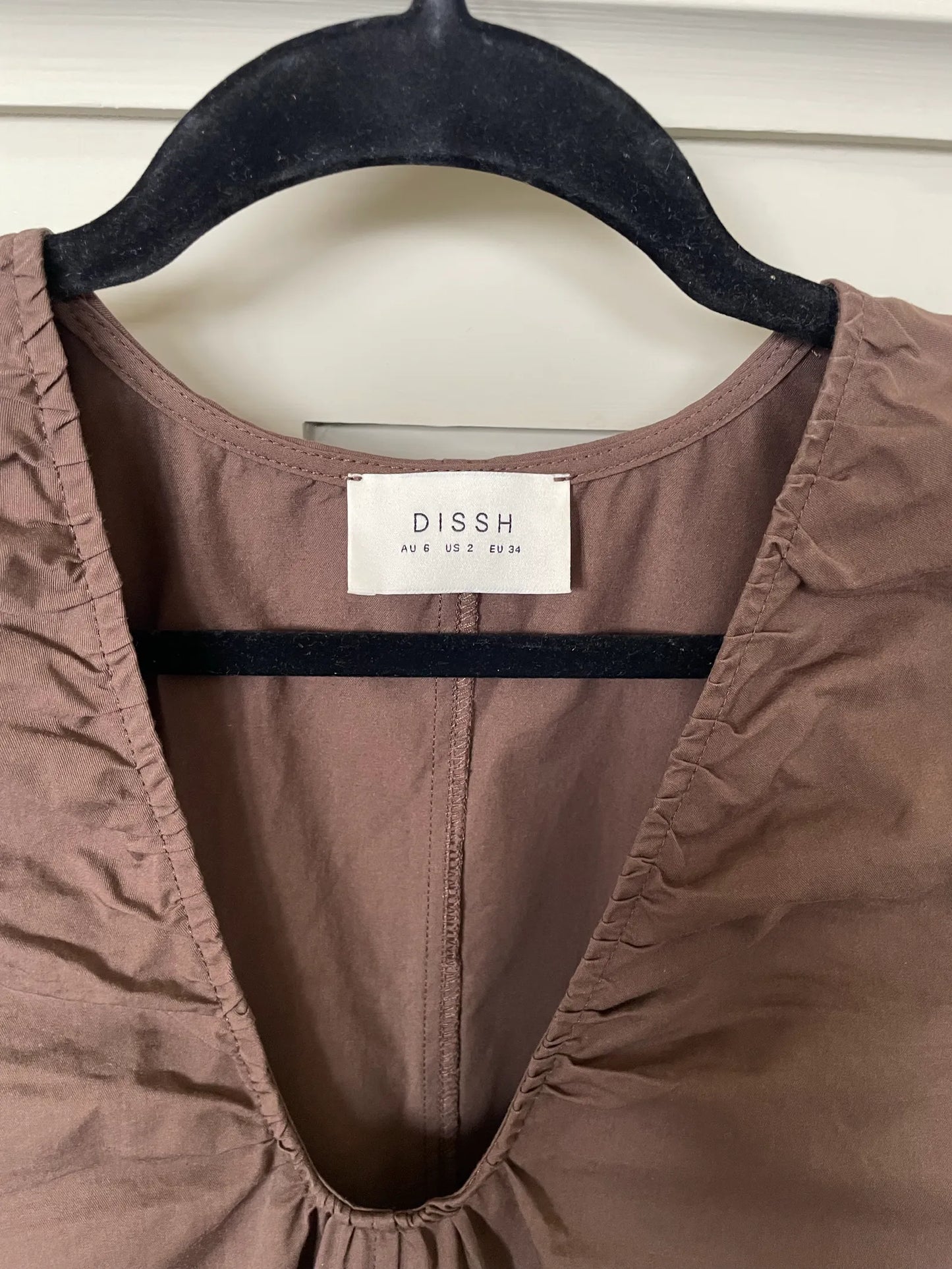 Dissh Modell Gabby Bitter Choc Oversized Cotton Mini-klänning