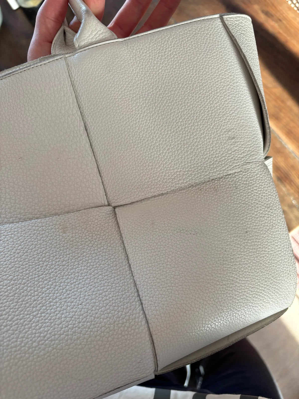 Bottega Veneta Arco Medium-skinnhandväska