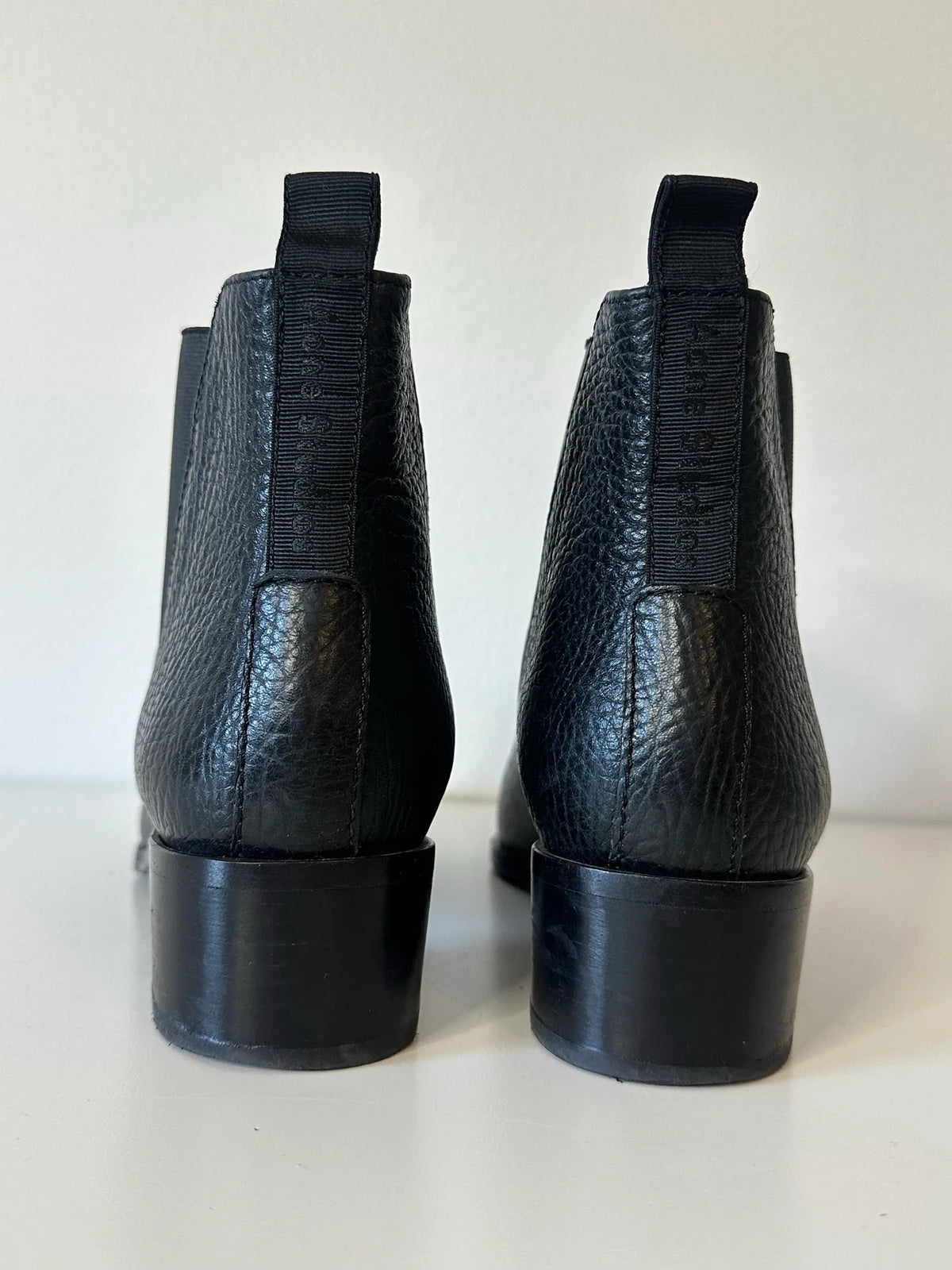 Acne Studios-skinnboots