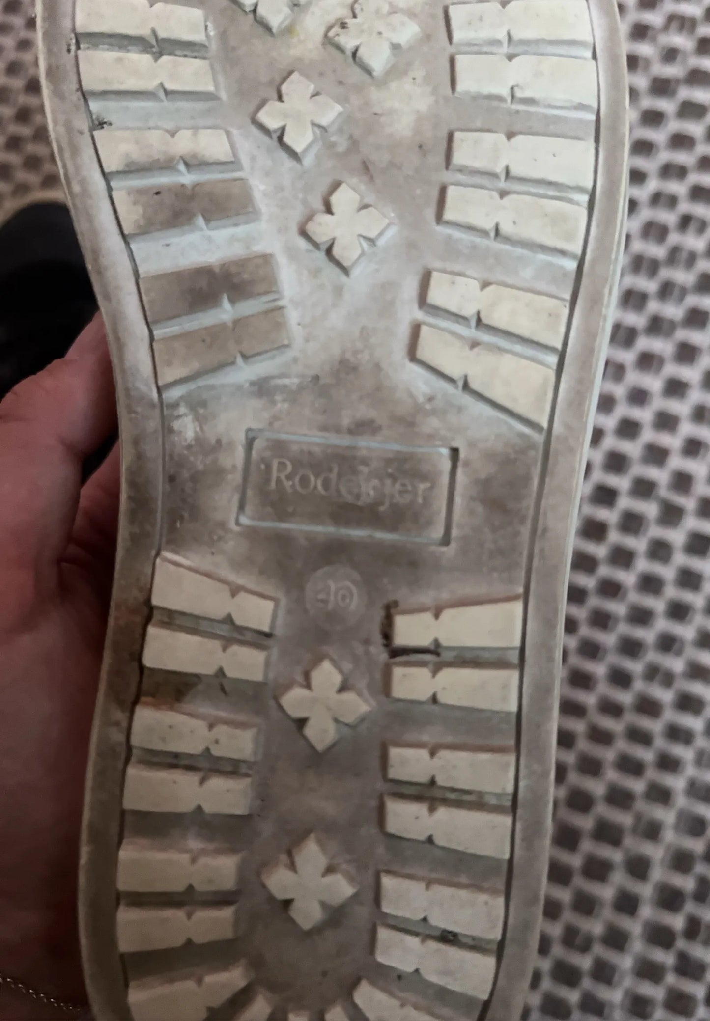 Rodebjer-skinnsneakers