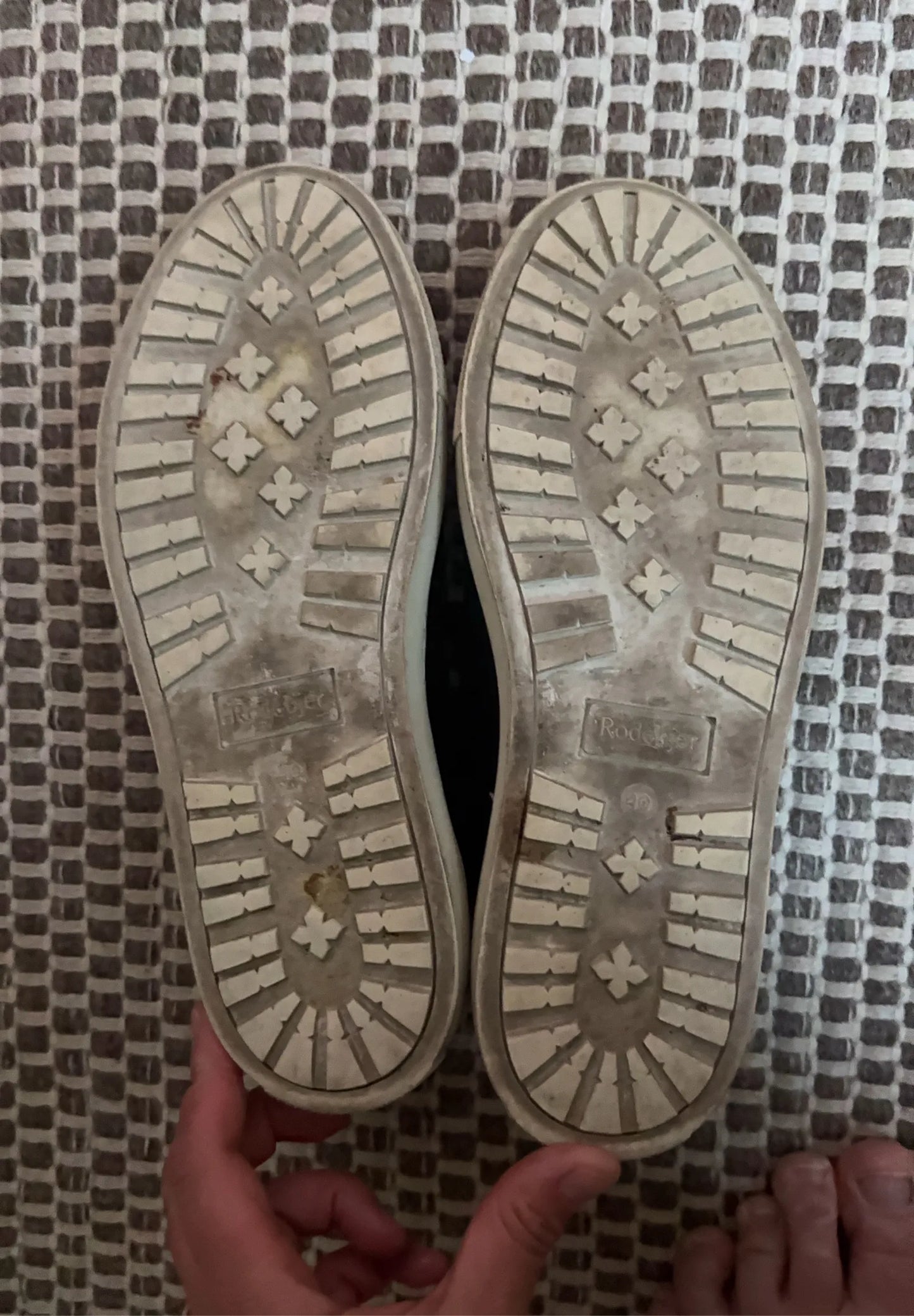Rodebjer-skinnsneakers