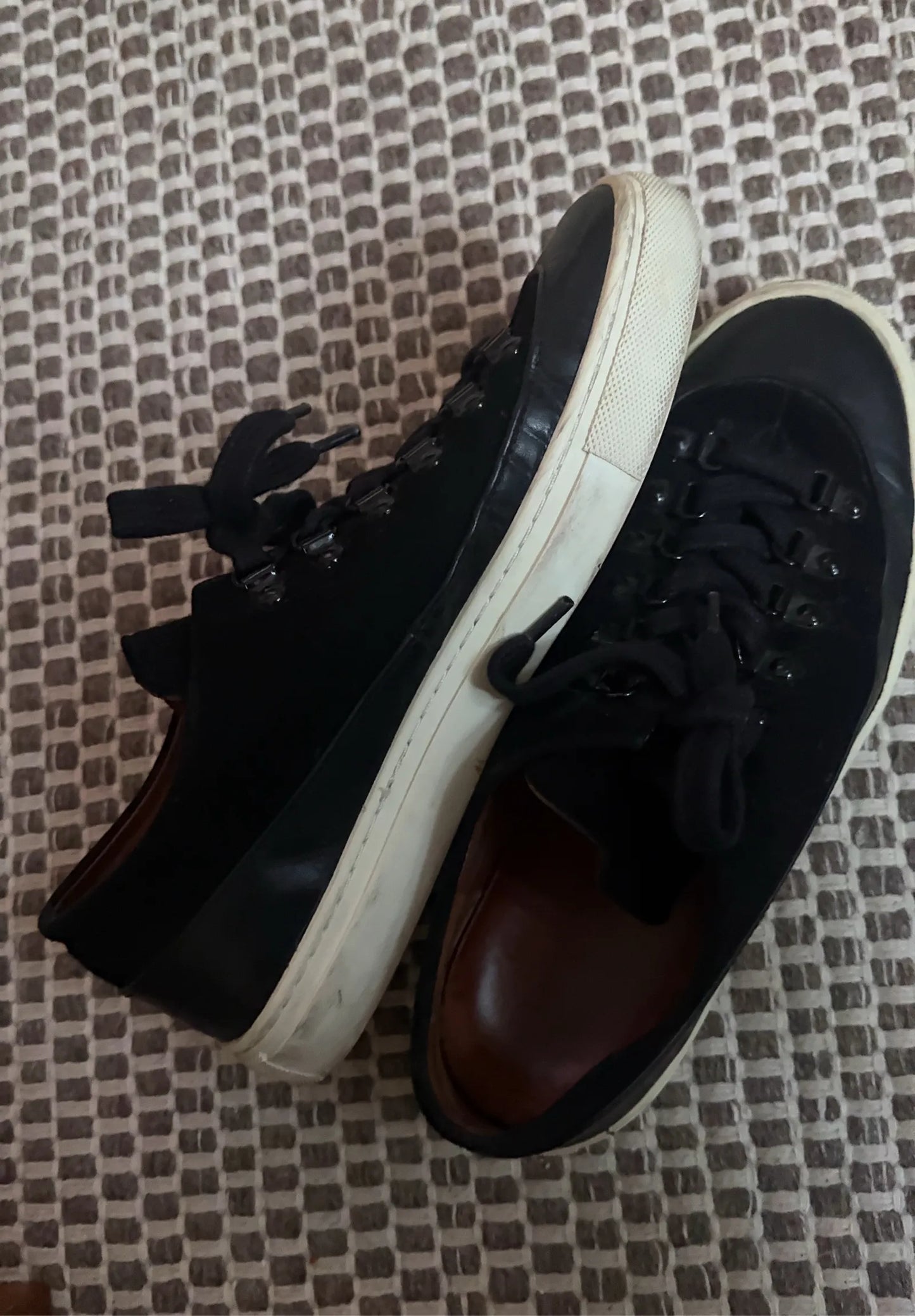 Rodebjer-skinnsneakers