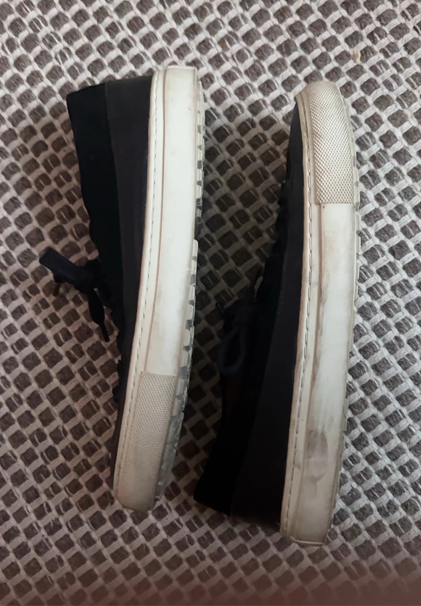 Rodebjer-skinnsneakers