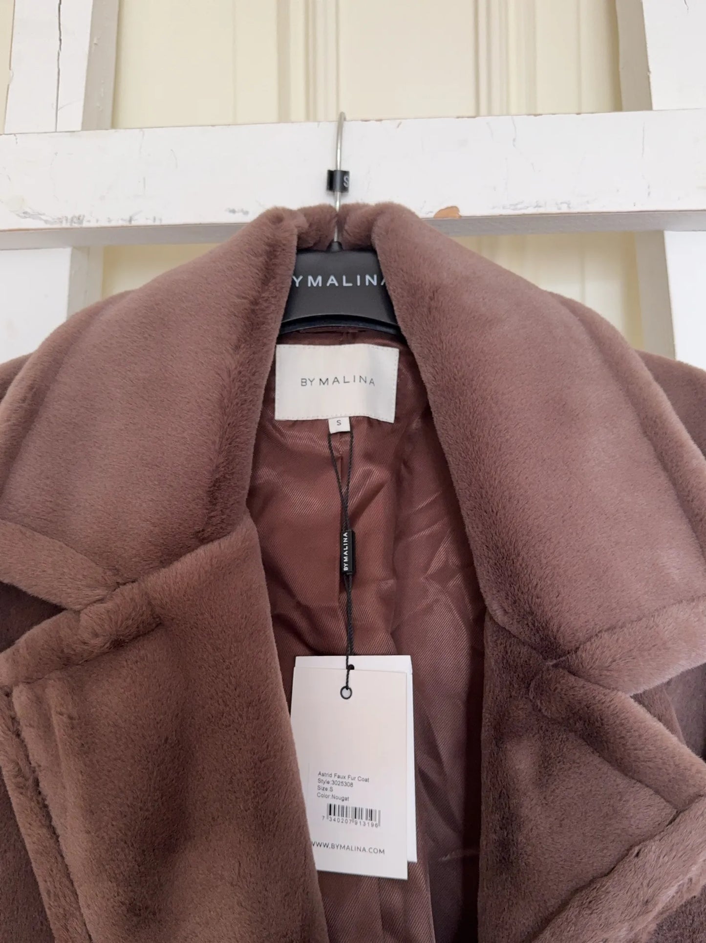 By Malina Astrid Faux Fur Artikelnummer 3025308-kappa NWOT