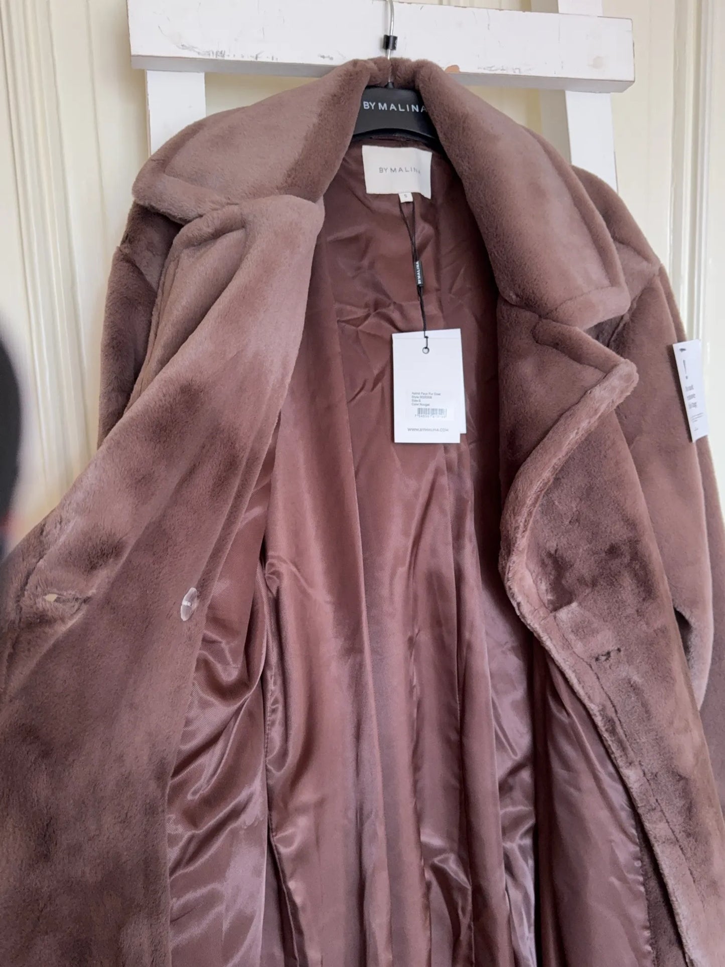 By Malina Astrid Faux Fur Artikelnummer 3025308-kappa NWOT