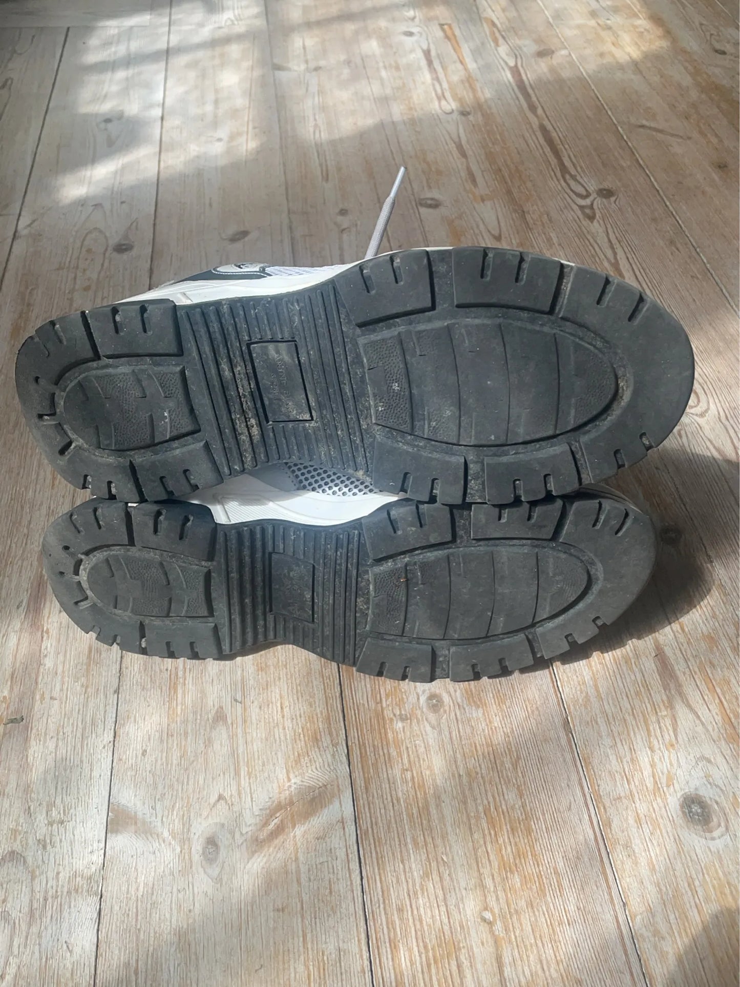 Anine Bing Sneakers