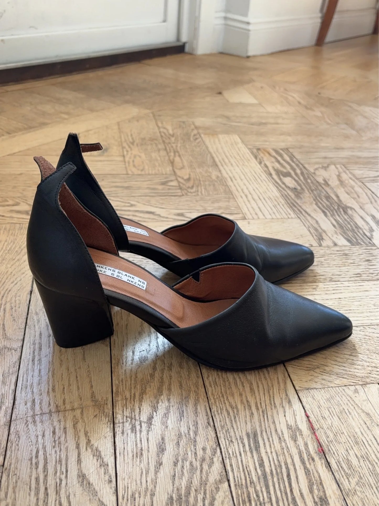 Blankens The Riverside Black Leather-skinnklackar