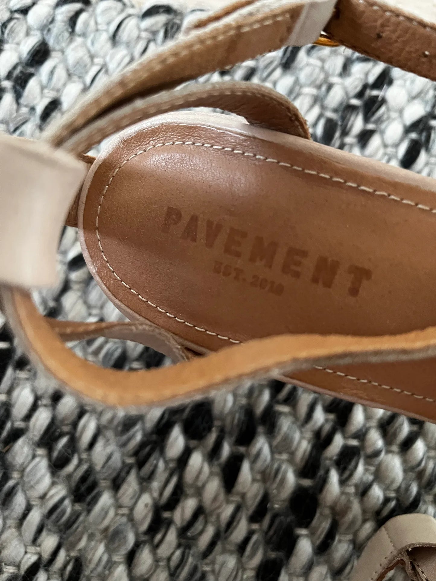 Pavement-skinnklackar