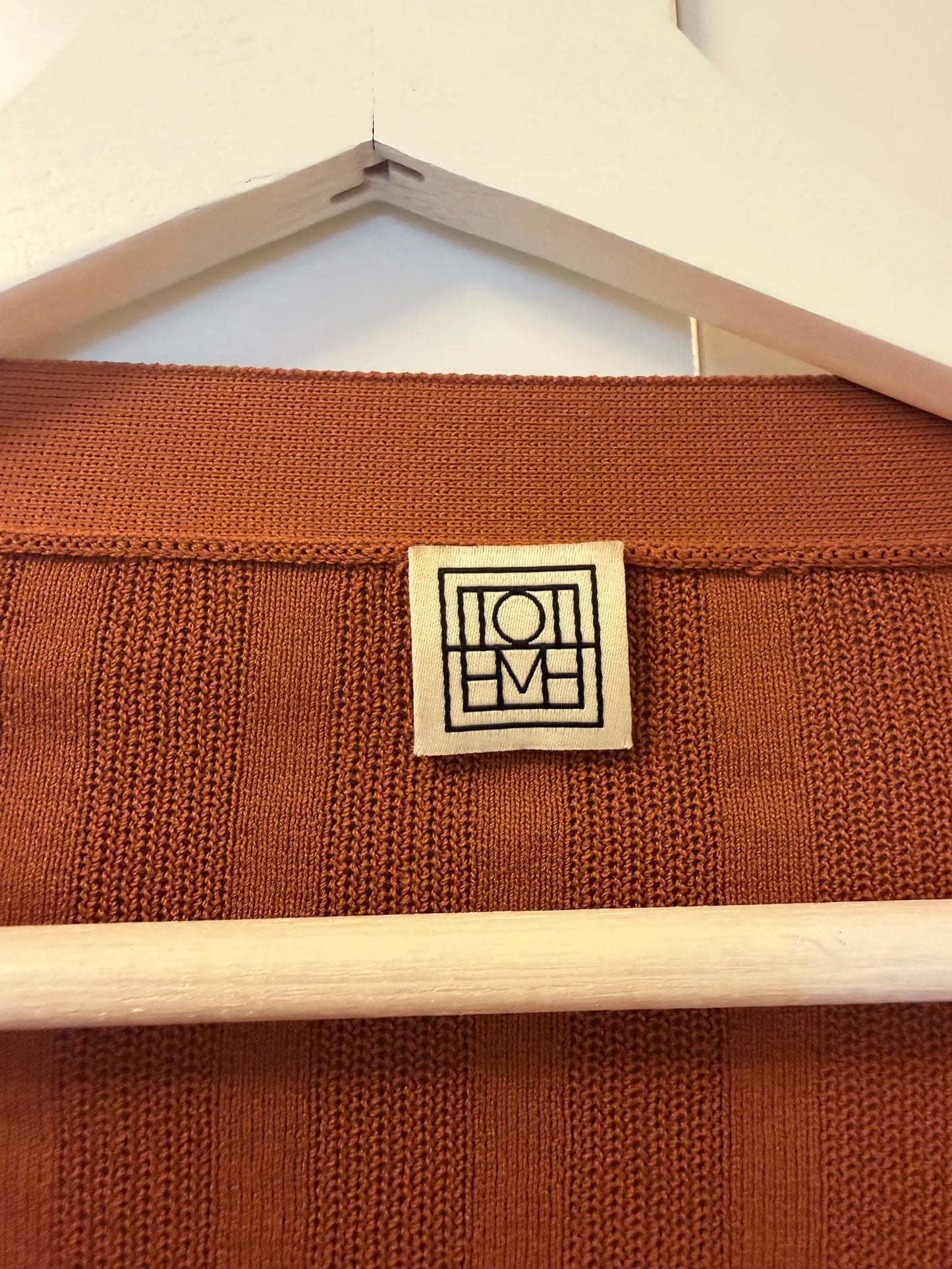 Toteme Vinci Rib In Tobacco Cardigan