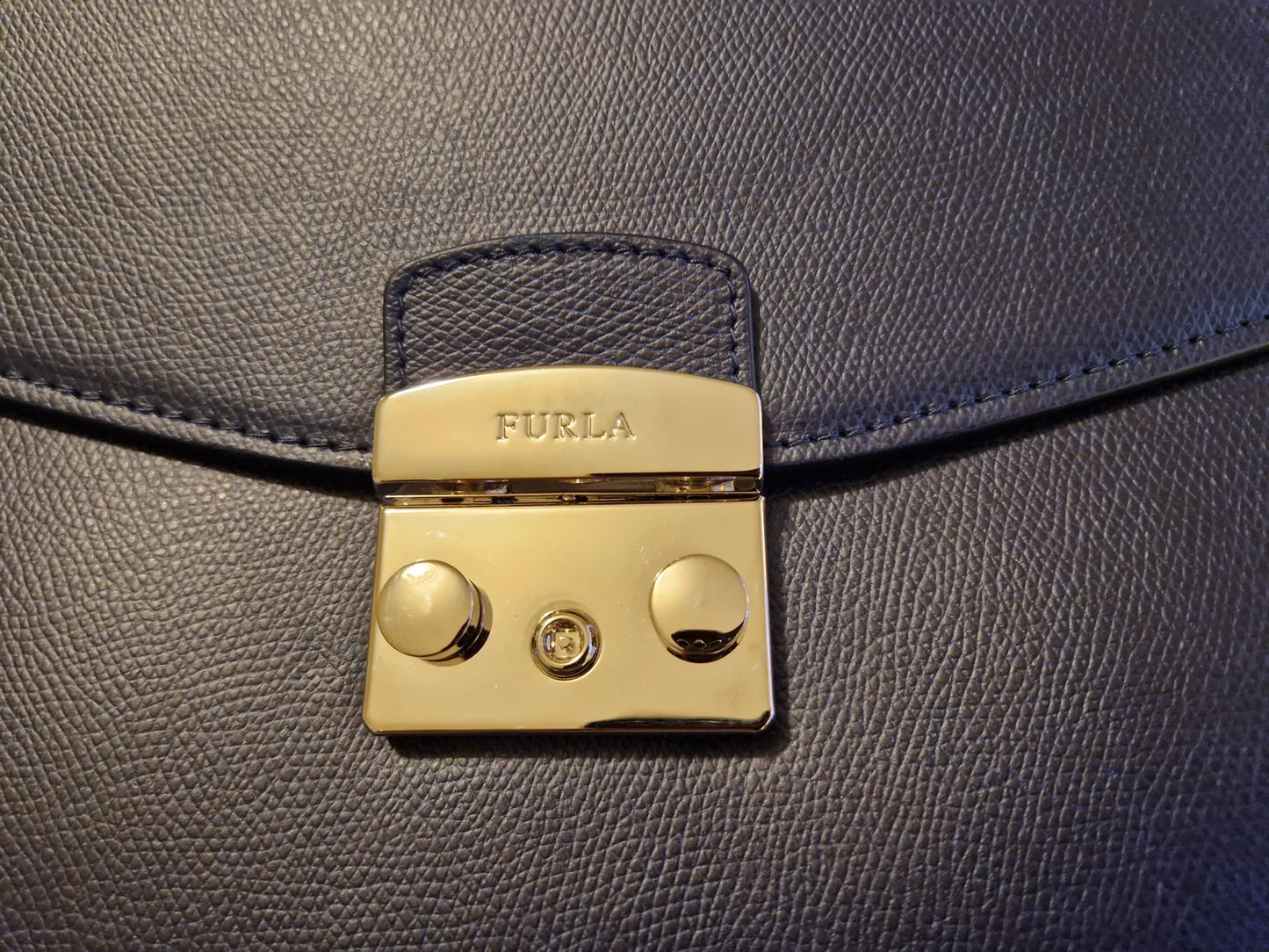 Furla-skinndatorväska NWOT