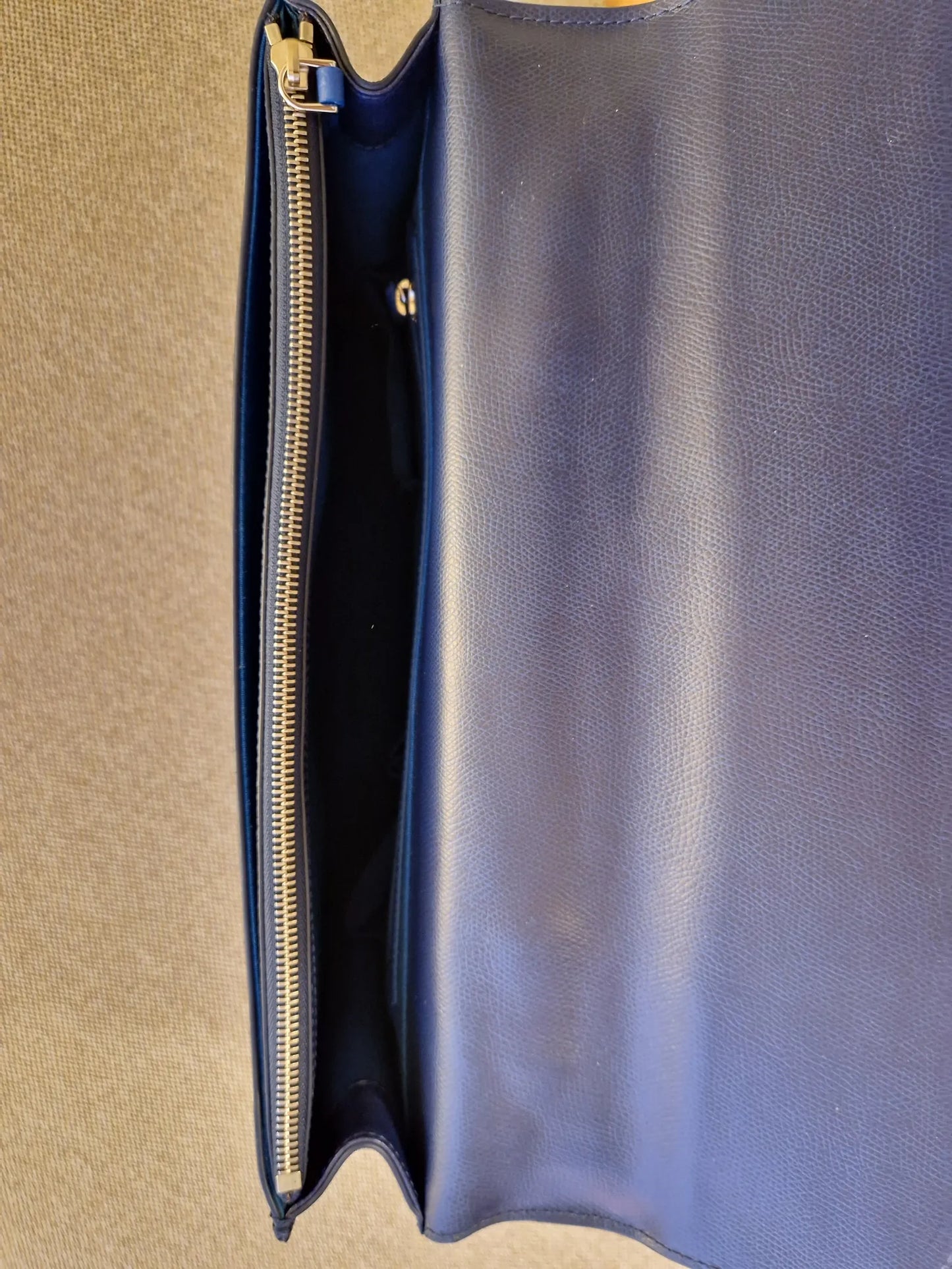 Furla-skinndatorväska NWOT