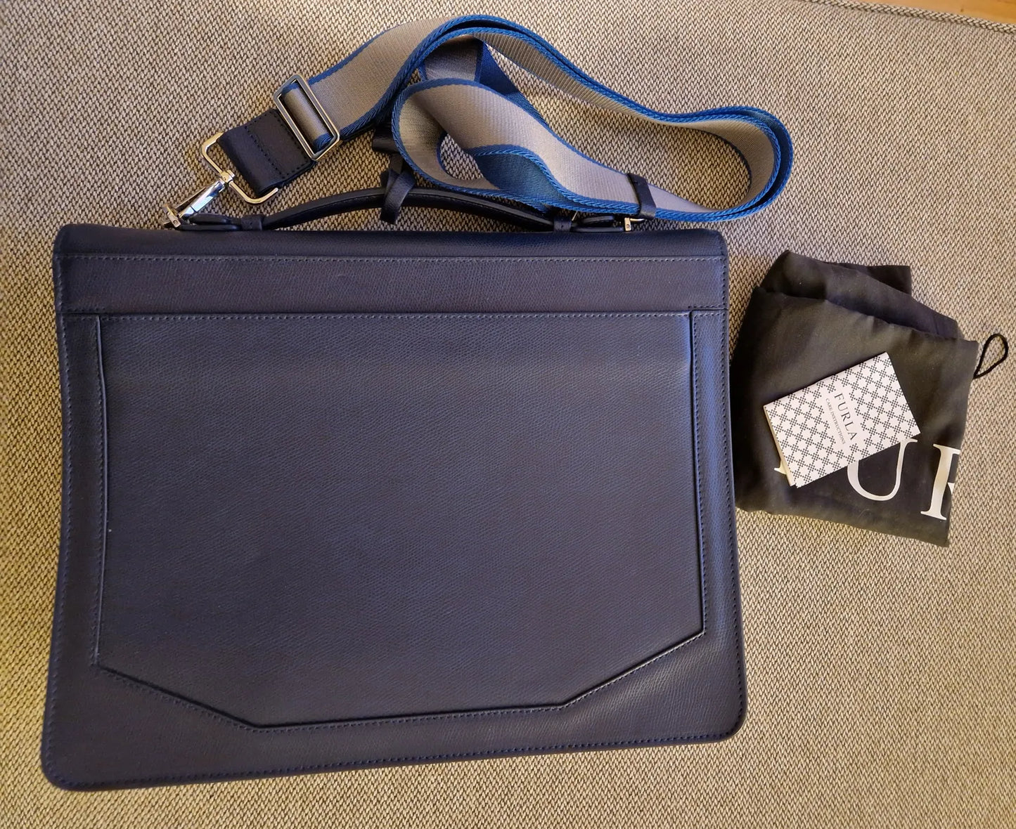 Furla-skinndatorväska NWOT