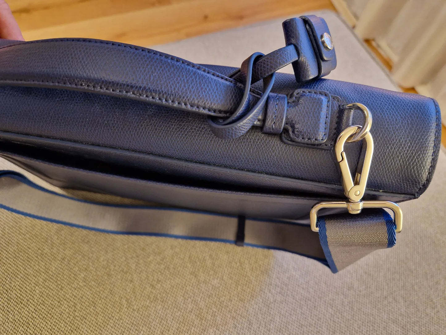 Furla-skinndatorväska NWOT