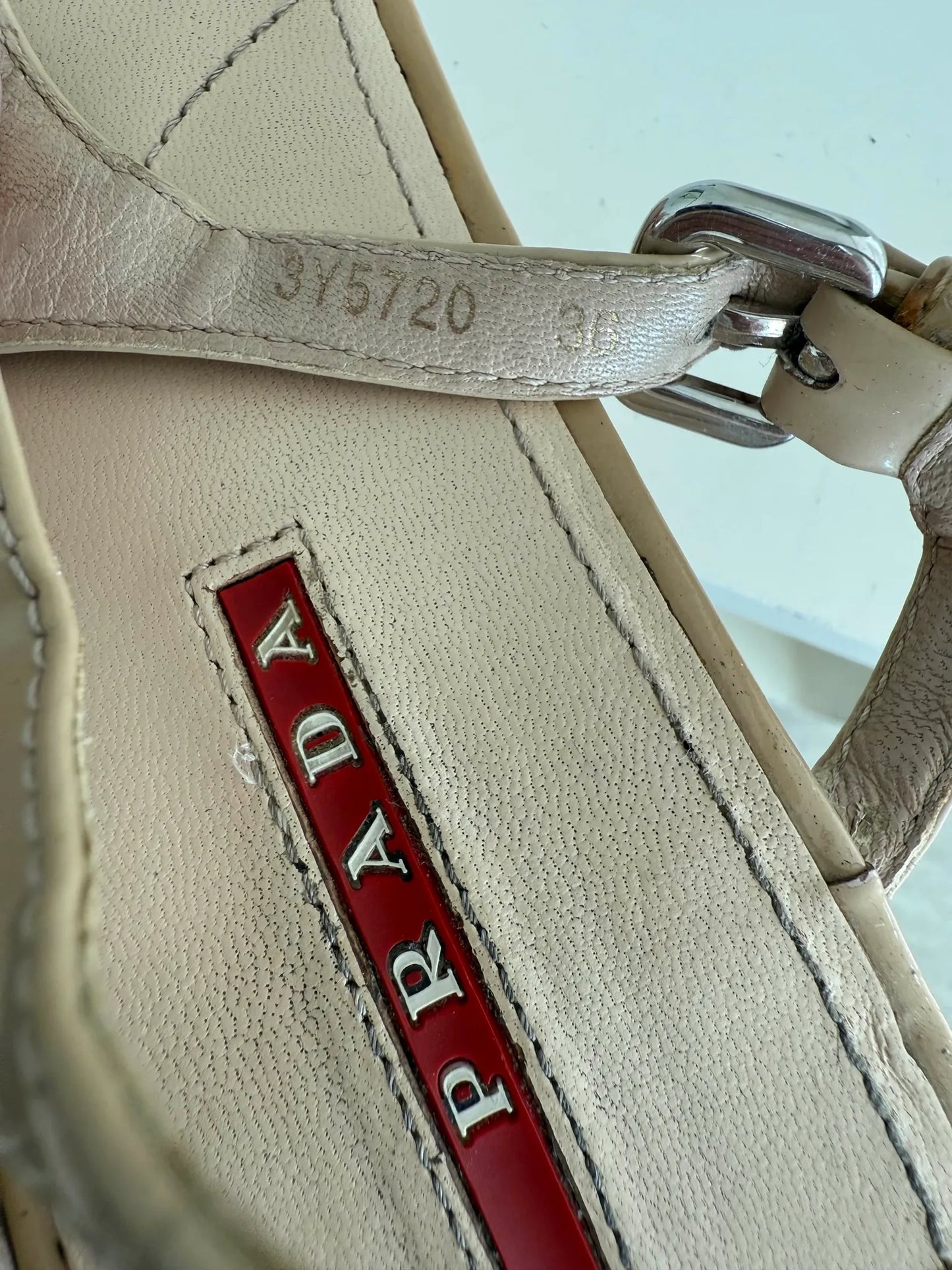 Prada-skinnsandaler