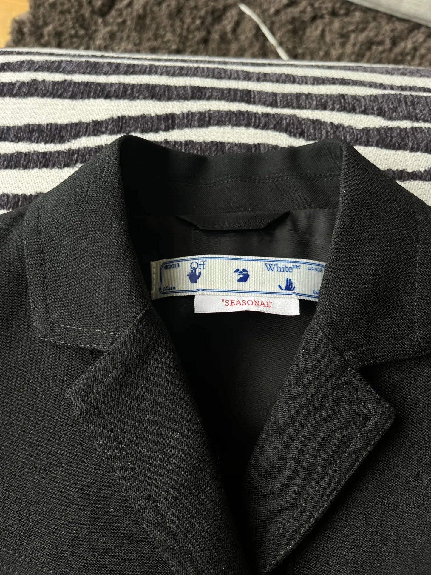 Off-White-ullkavaj NWOT