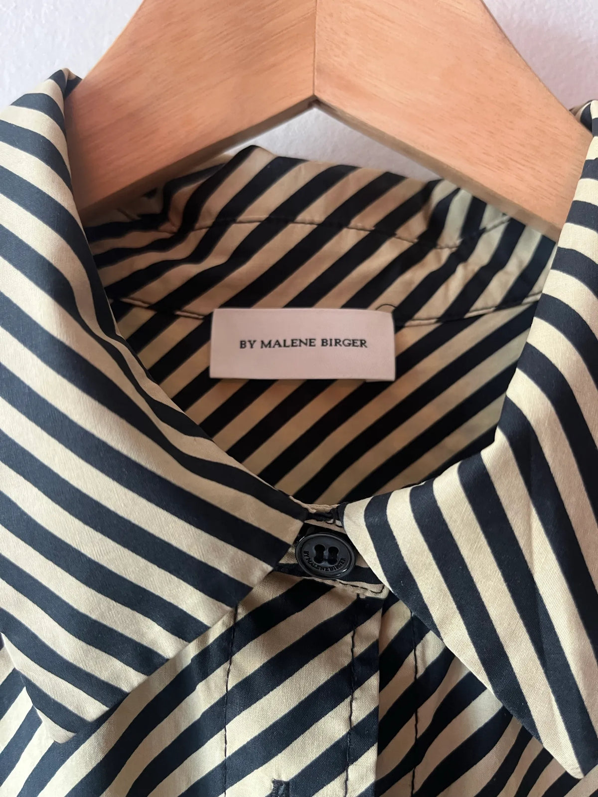By Malene Birger Derris-skjorta