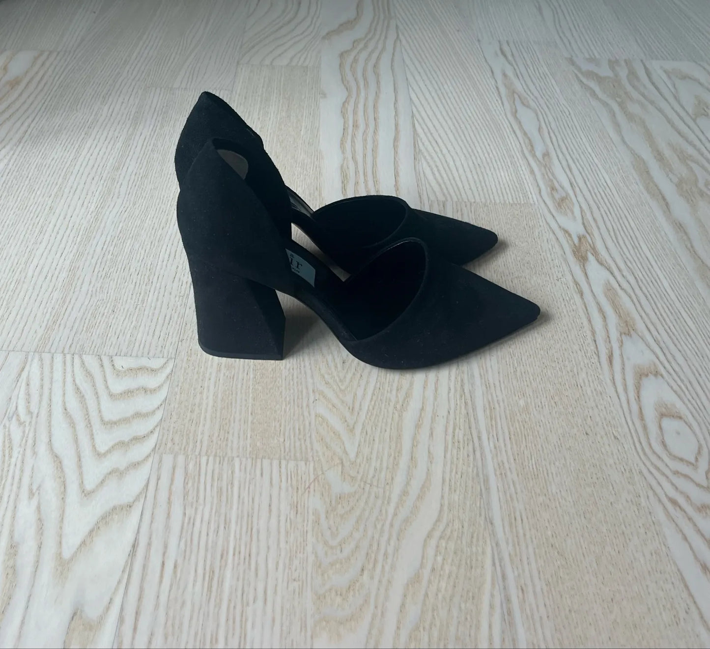 Apair Heels
