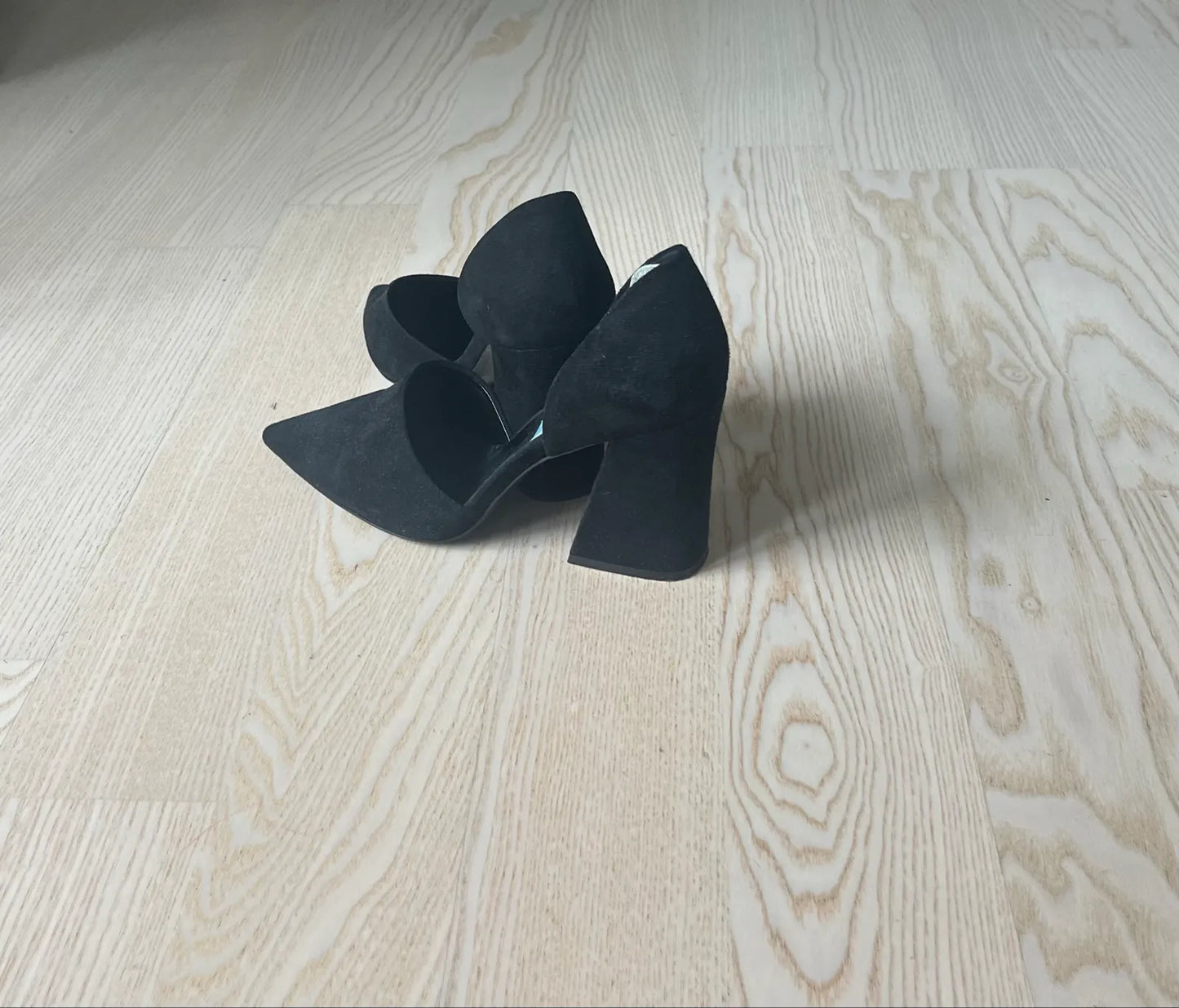 Apair Heels