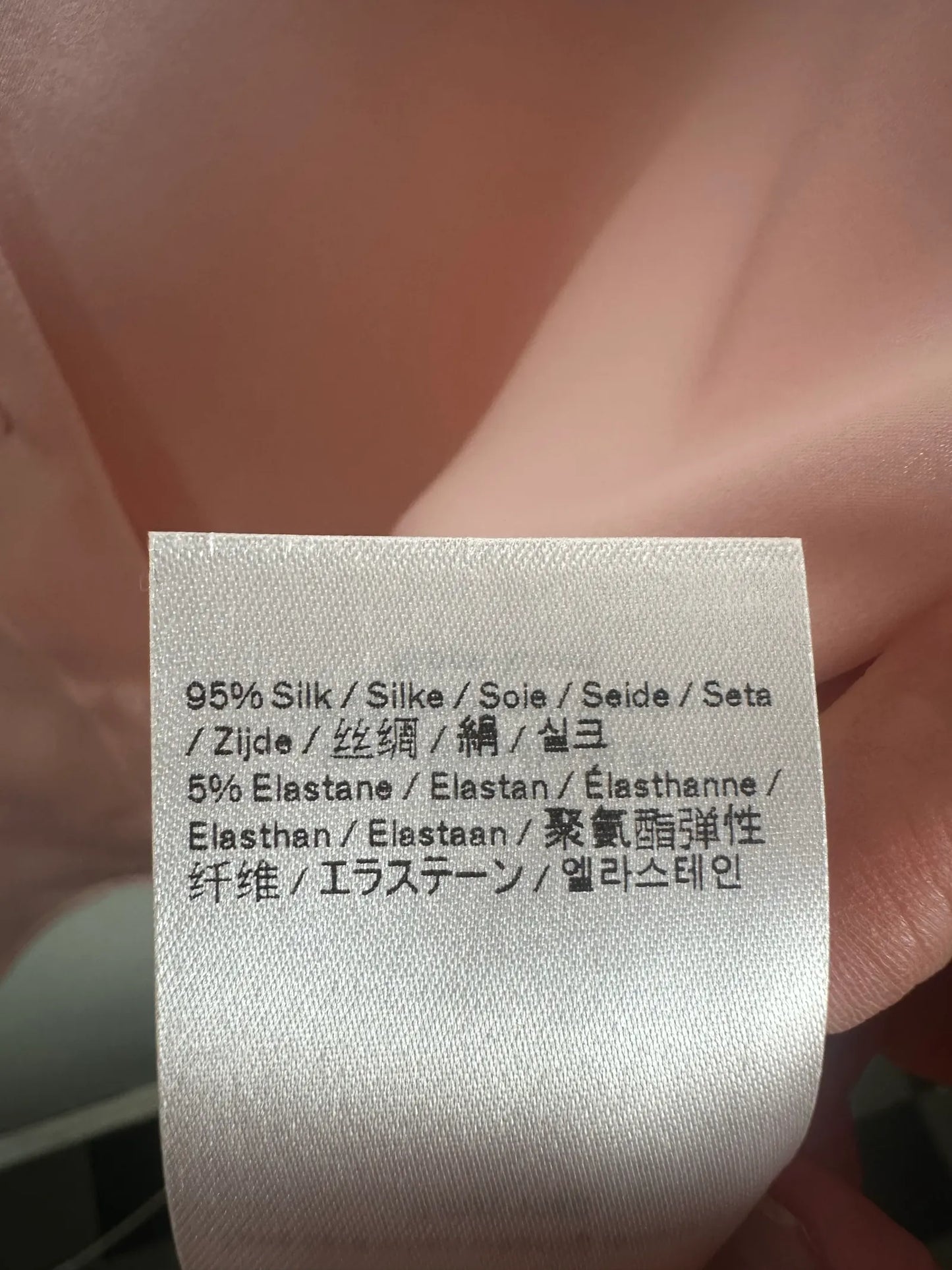 Filippa K V-detail Lace-sidenskjorta