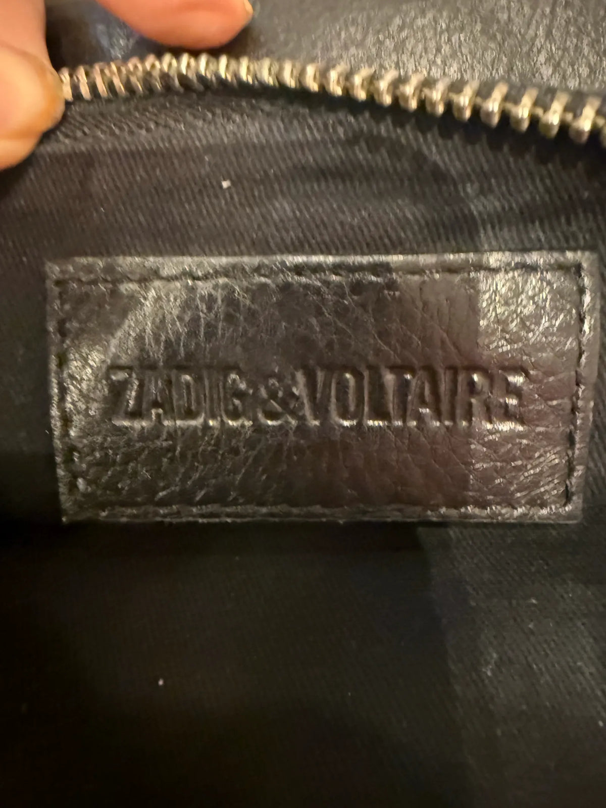 Zadig & Voltaire-skinnaxelremsväska