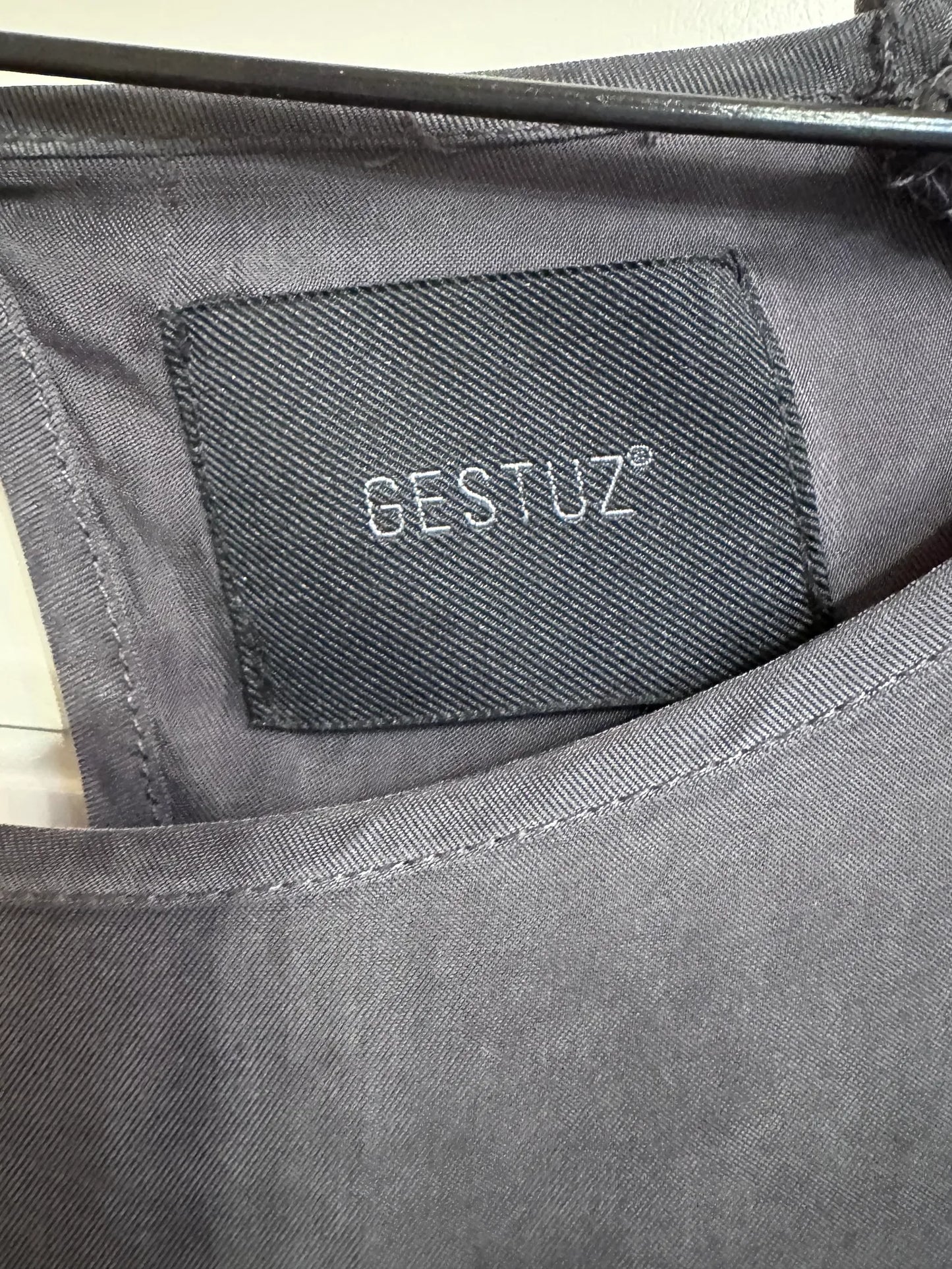 Gestuz-klänning
