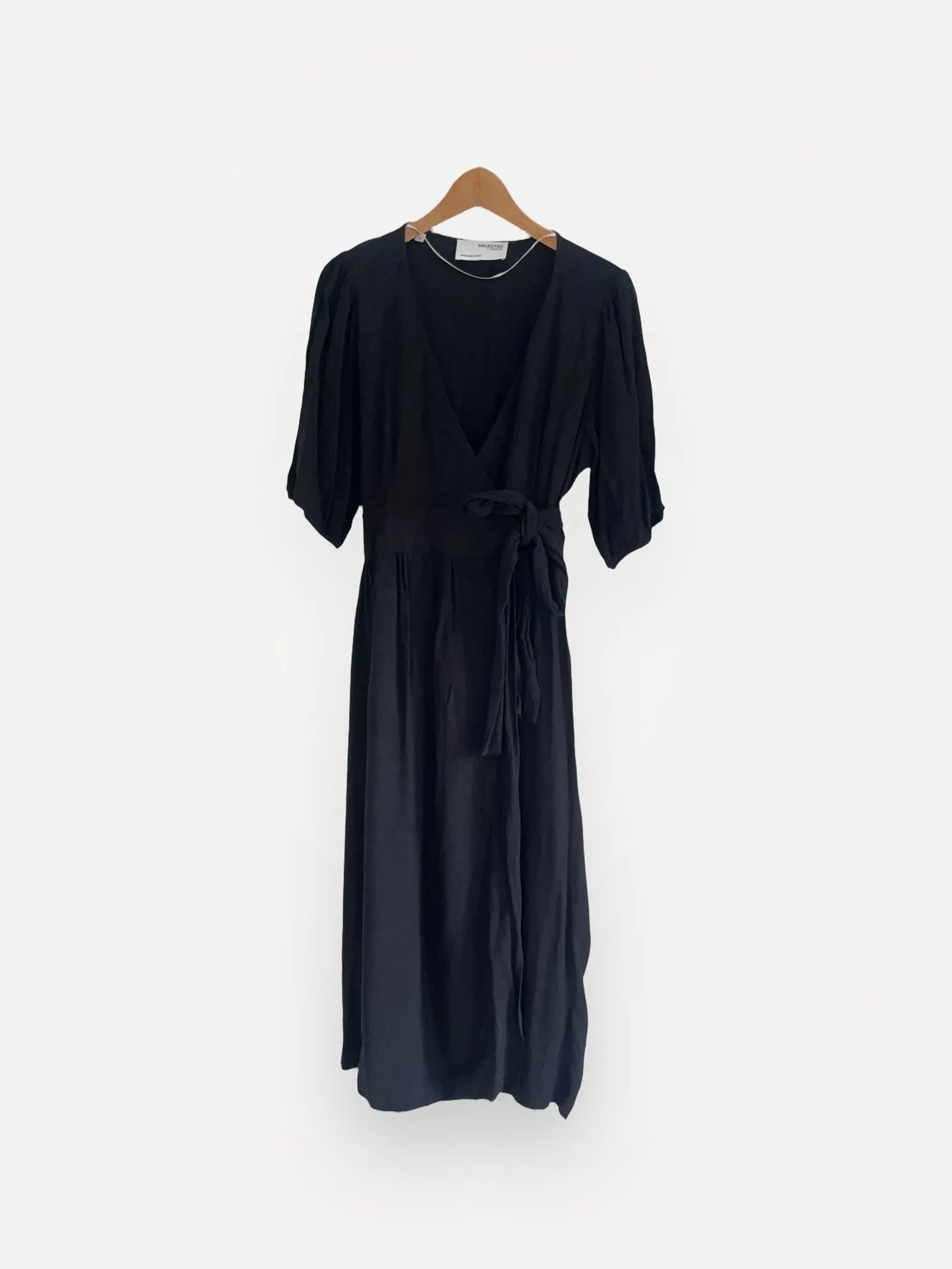 SELECTED Evita 2/4 Midi Wrap-klänning