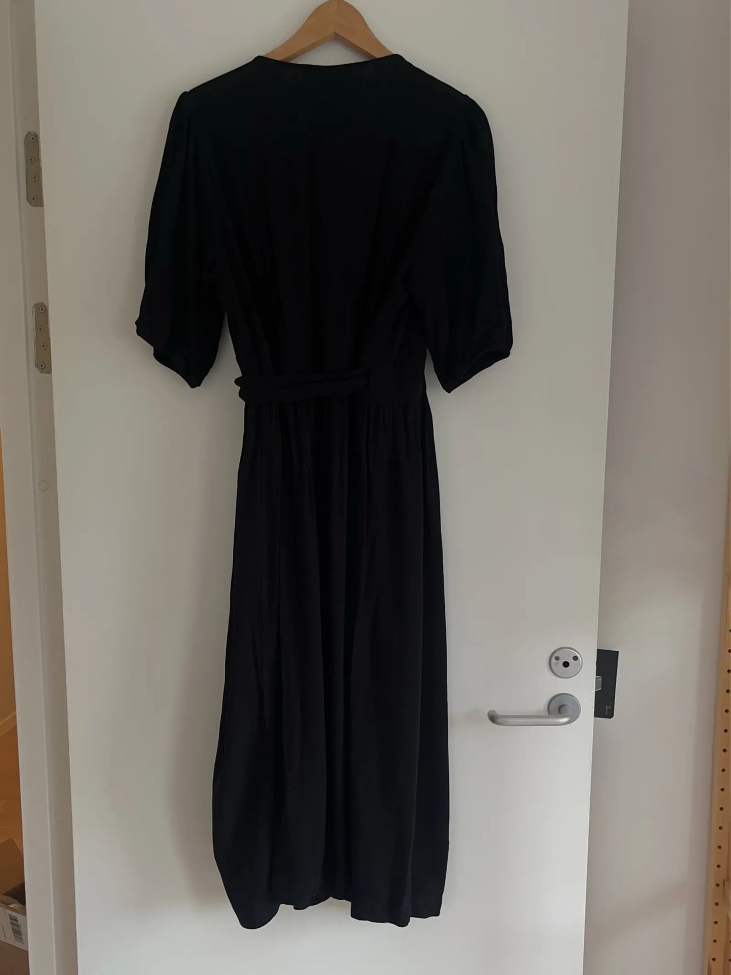 SELECTED Evita 2/4 Midi Wrap-klänning
